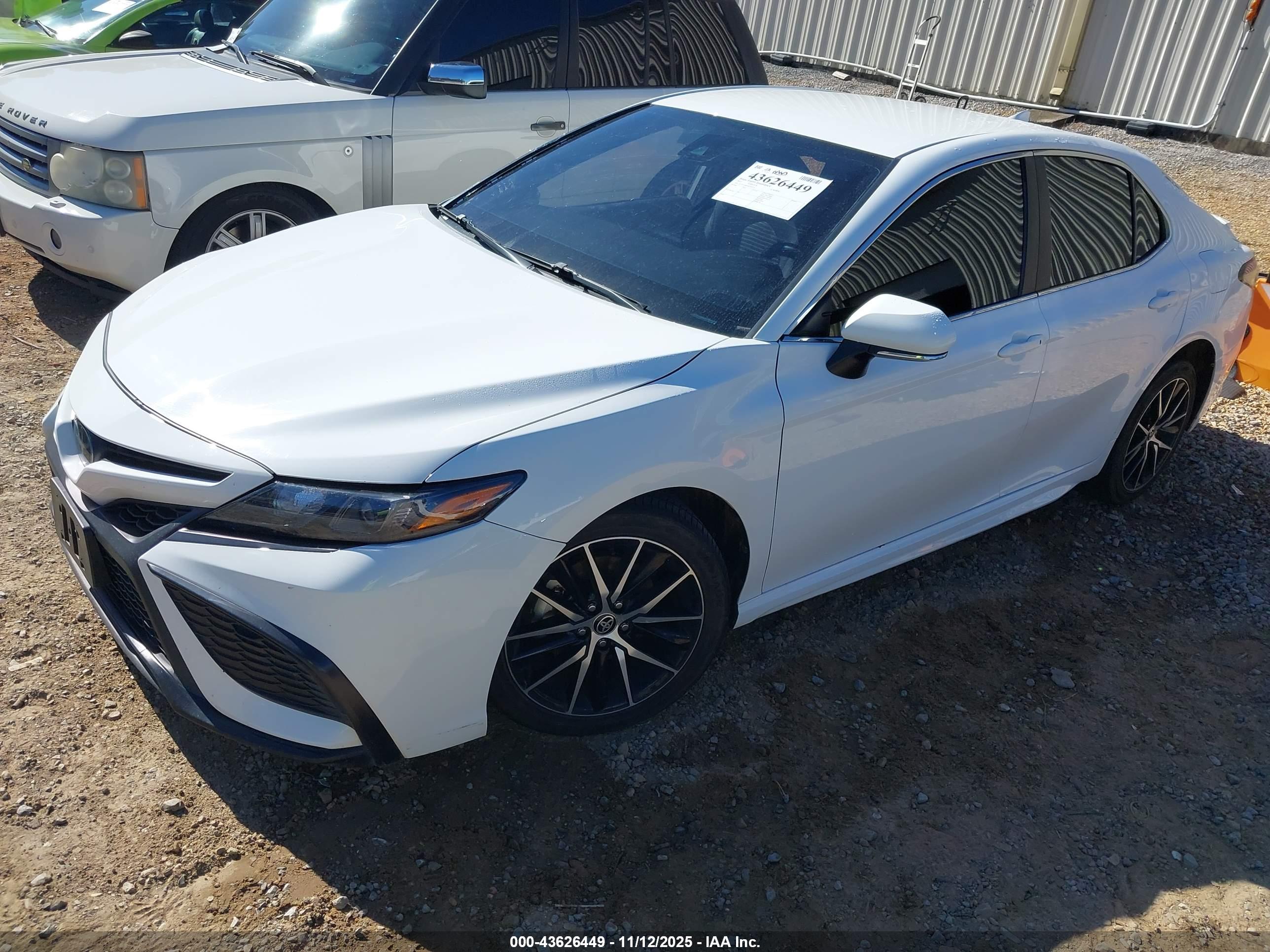 TOYOTA CAMRY image 2