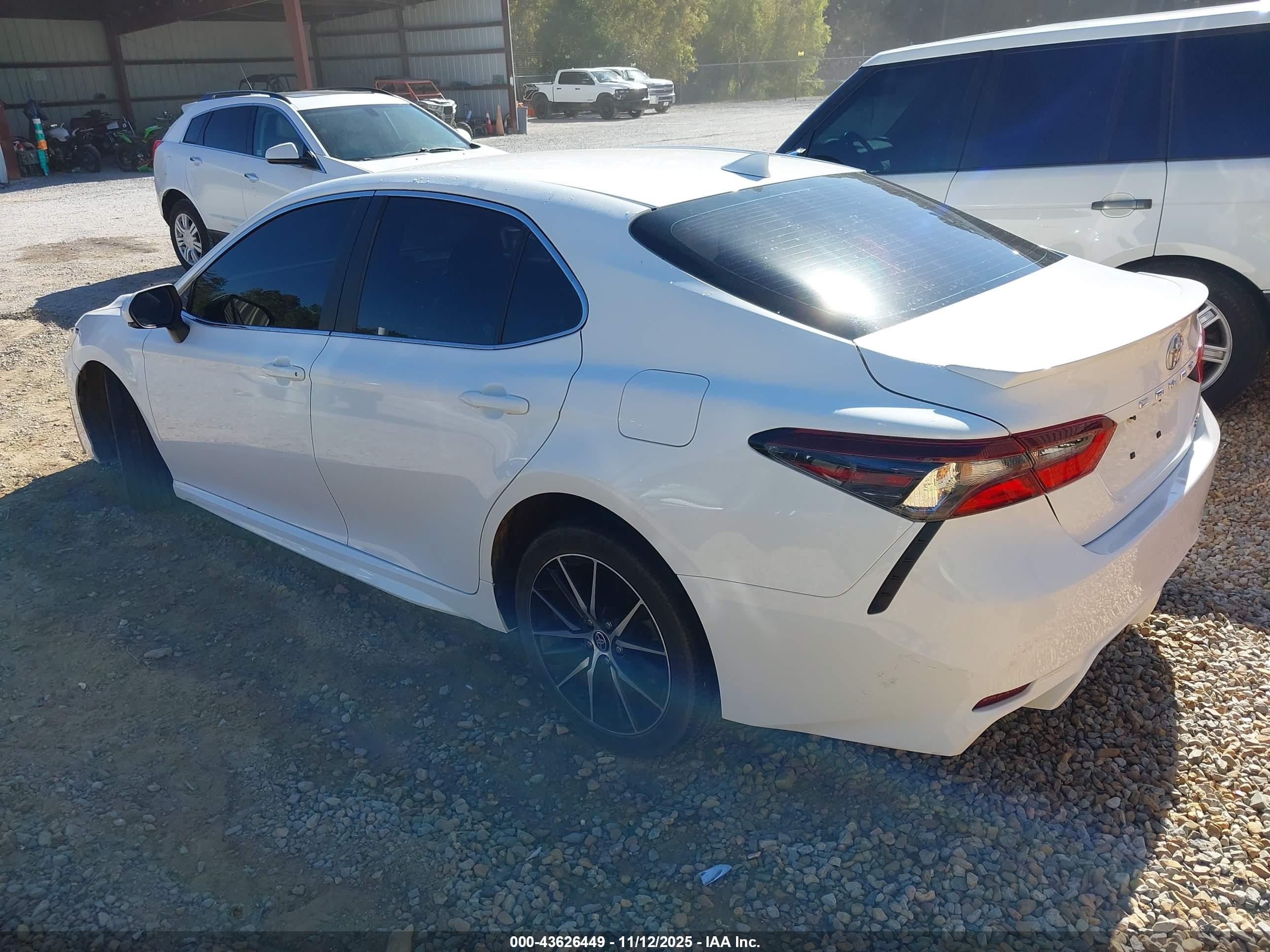TOYOTA CAMRY image 3