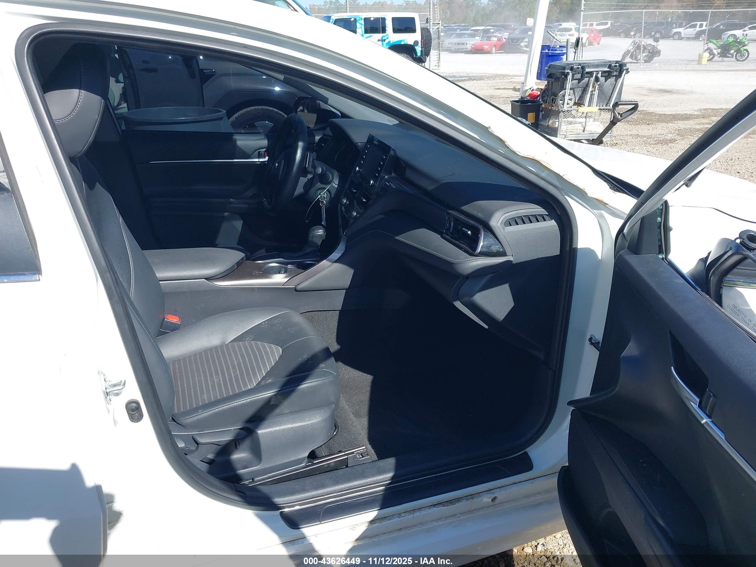 TOYOTA CAMRY image 5