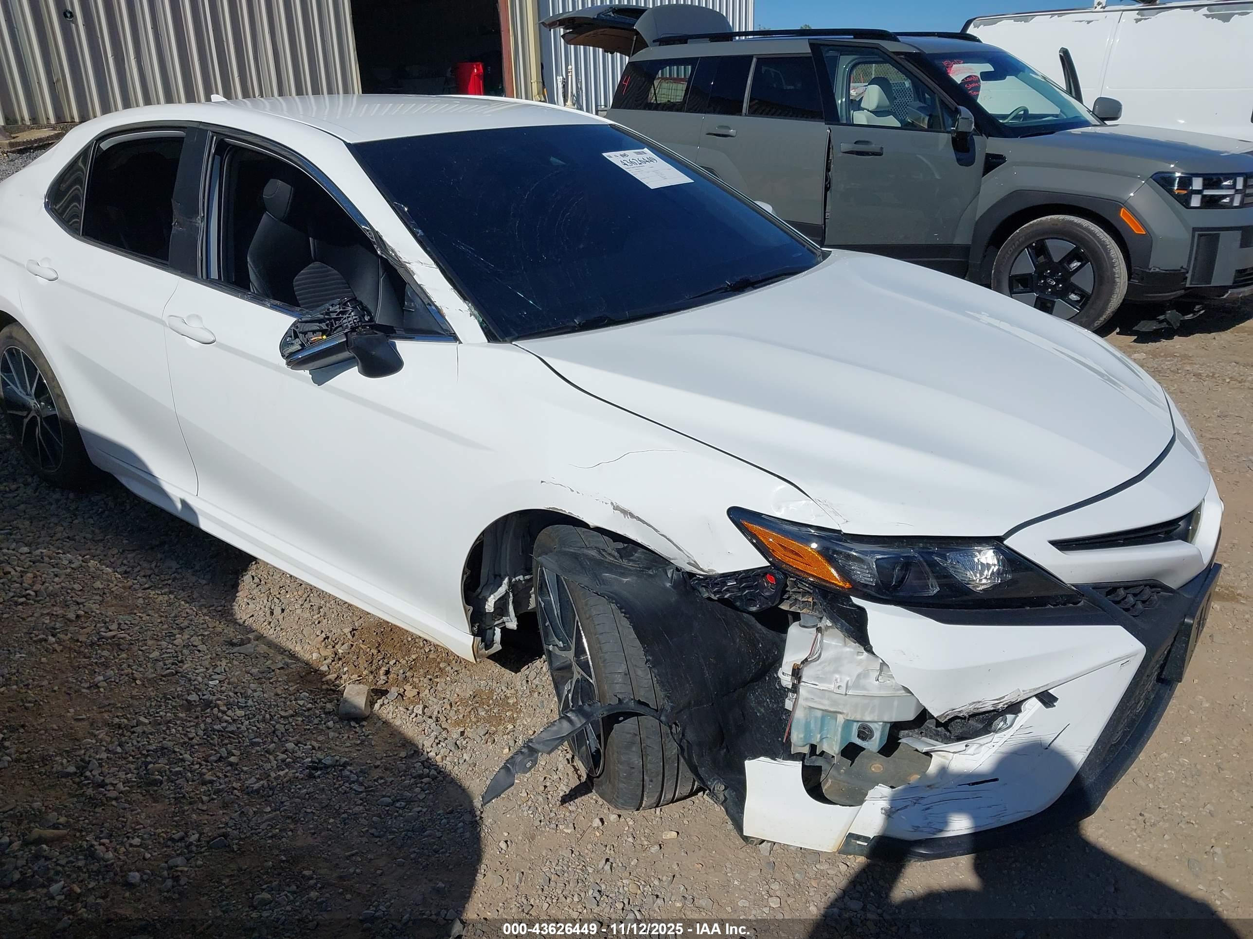 TOYOTA CAMRY image 6