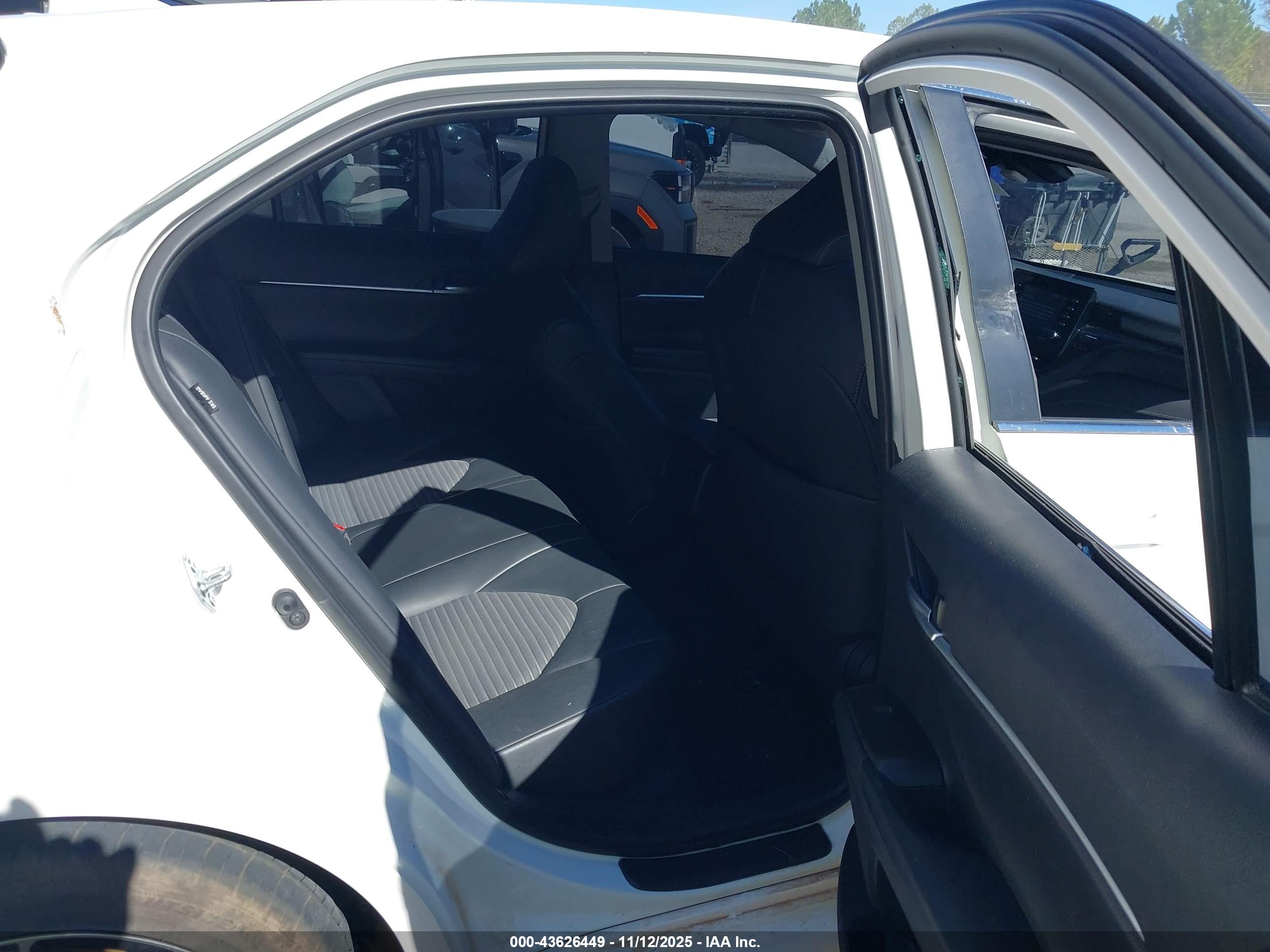 TOYOTA CAMRY image 8