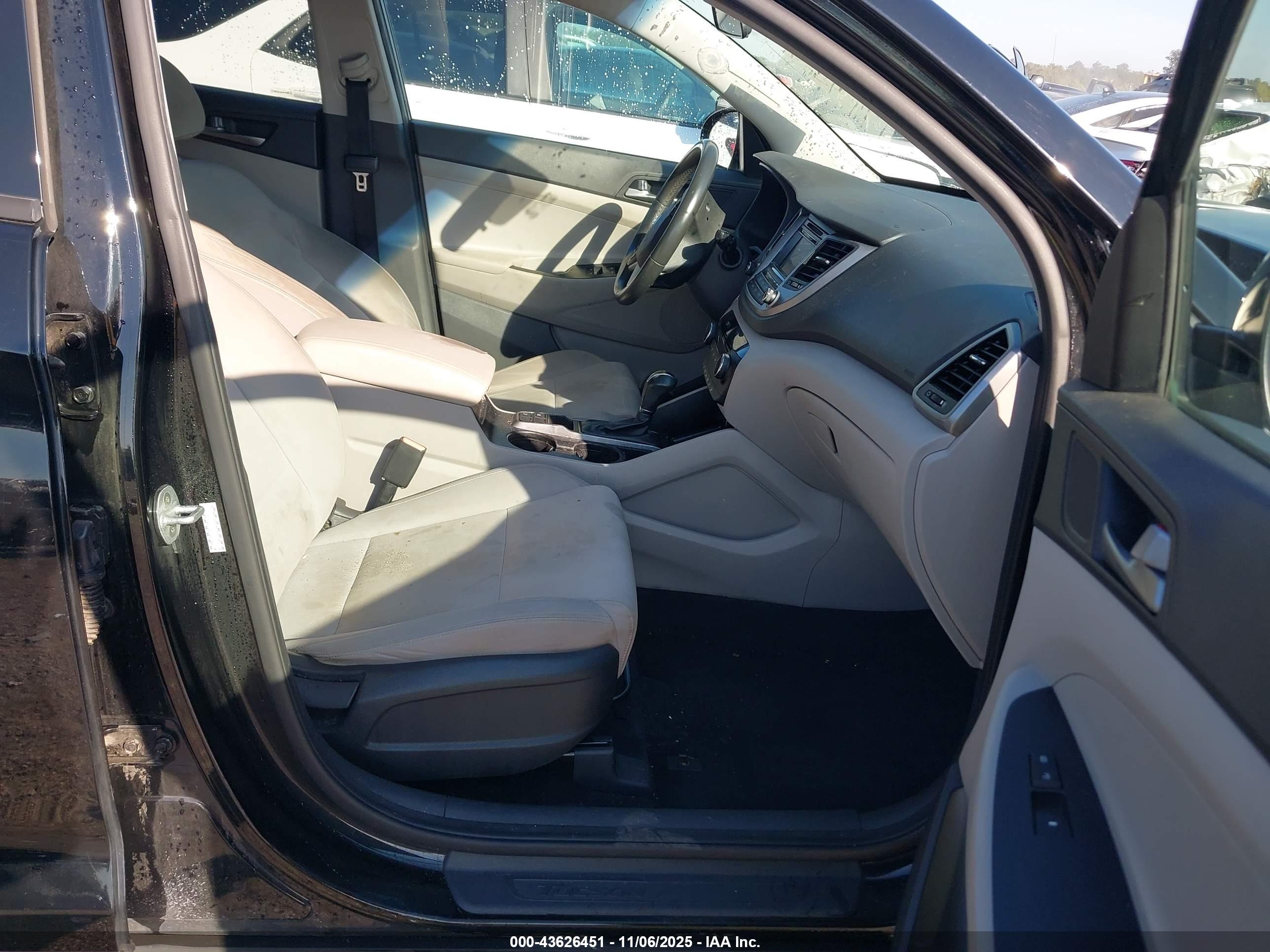 HYUNDAI TUCSON image 5