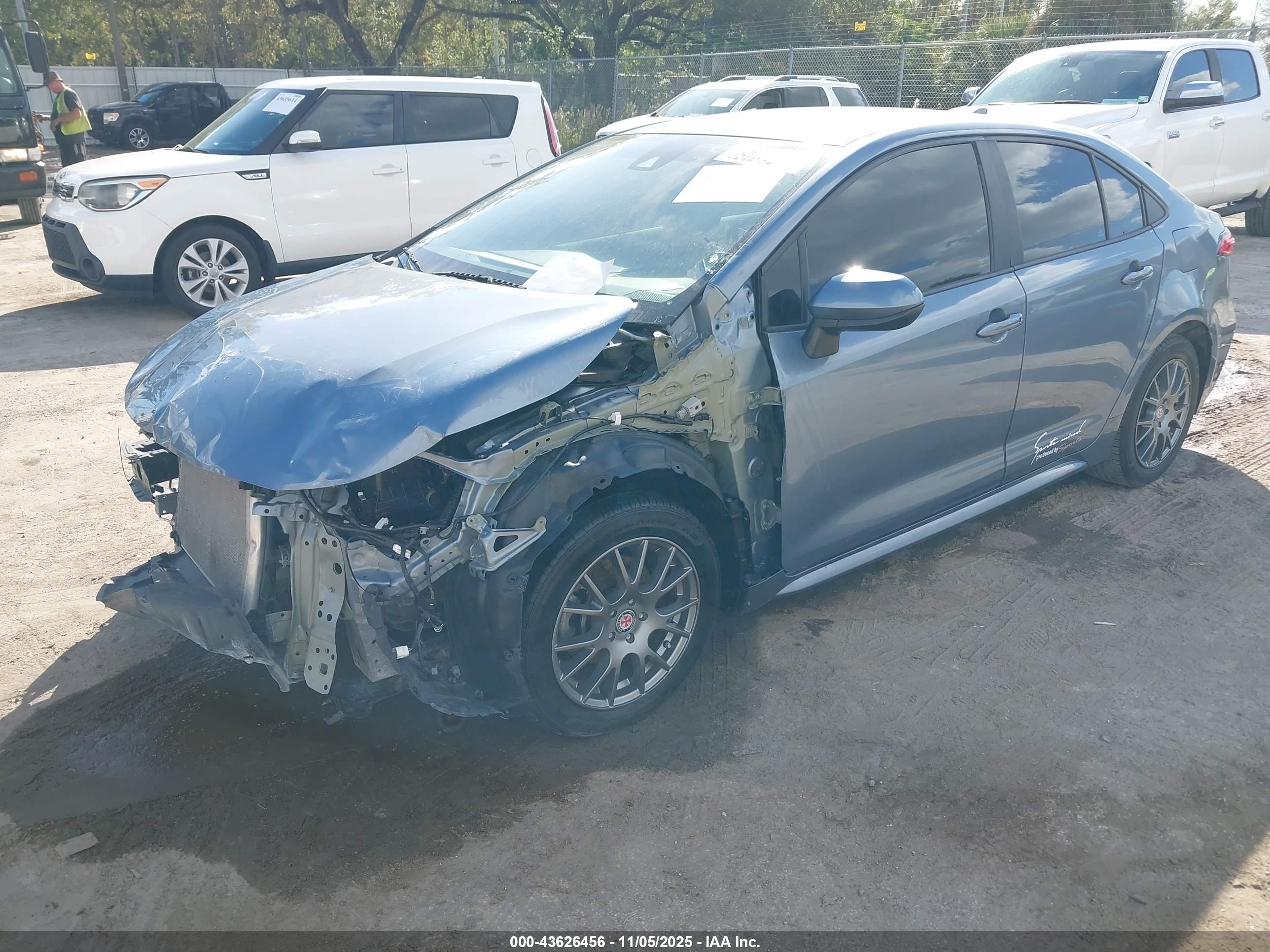 TOYOTA COROLLA image 2