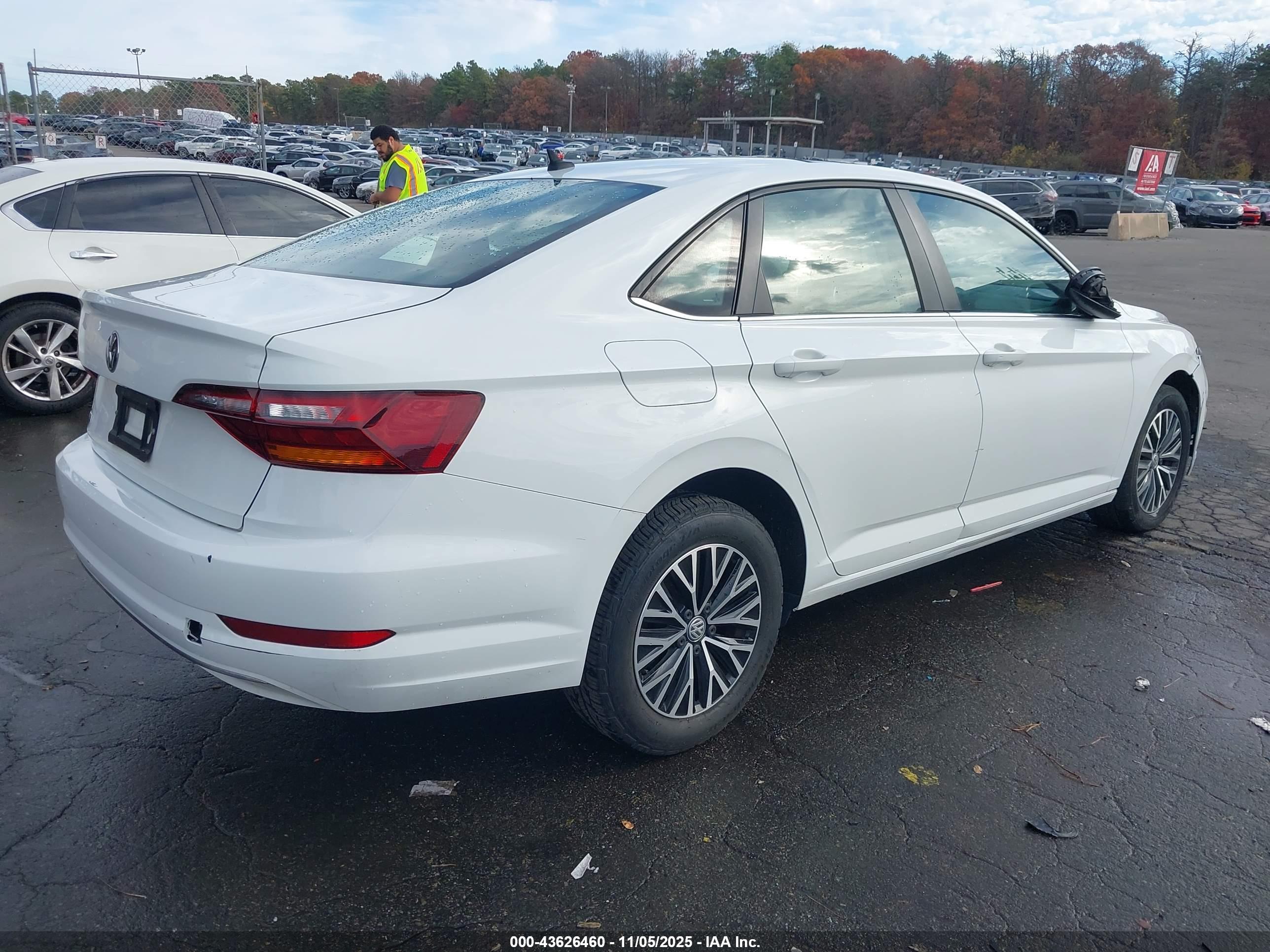 VOLKSWAGEN JETTA image 4