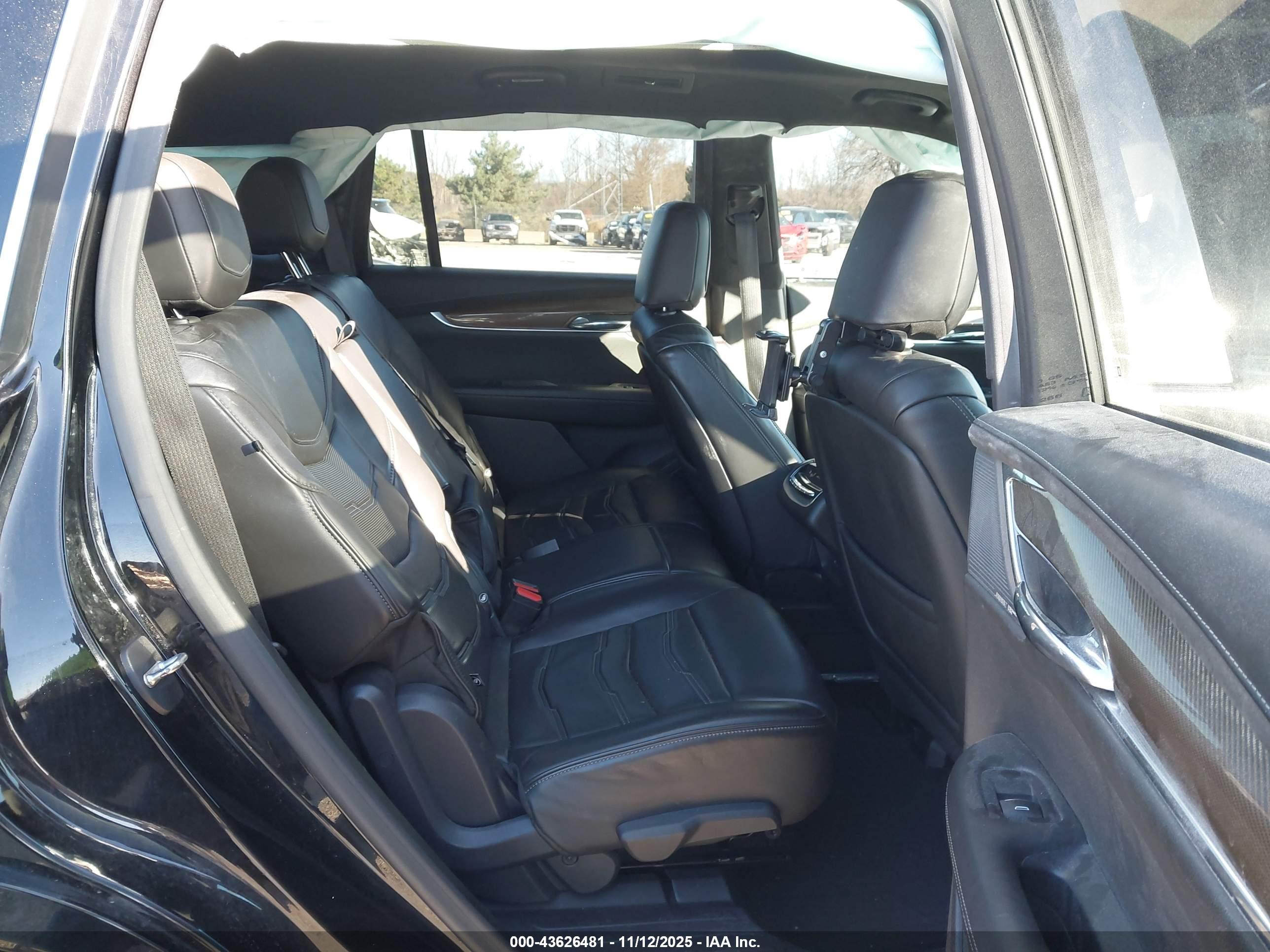 CADILLAC XT6 image 8