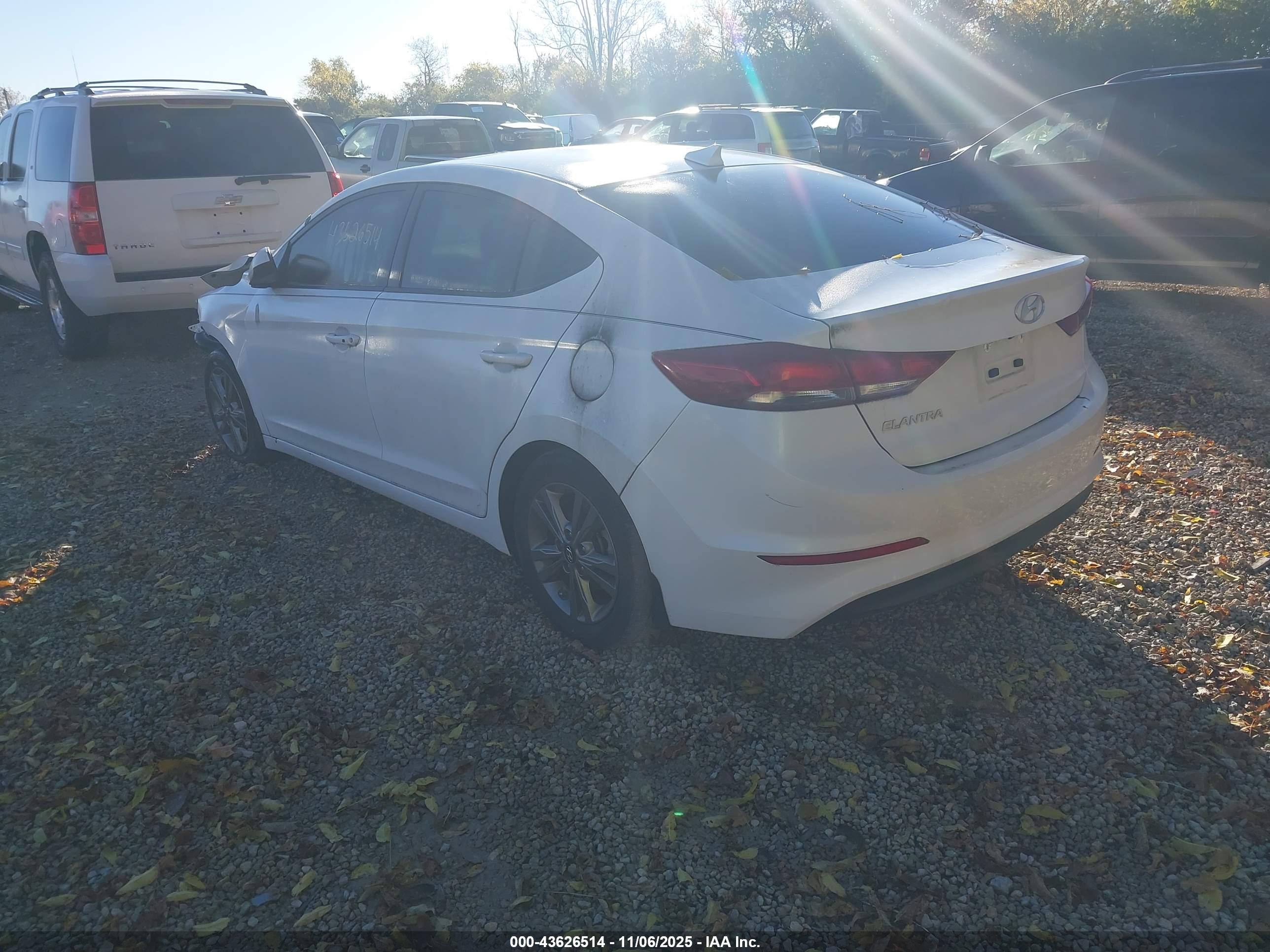 HYUNDAI ELANTRA image 3