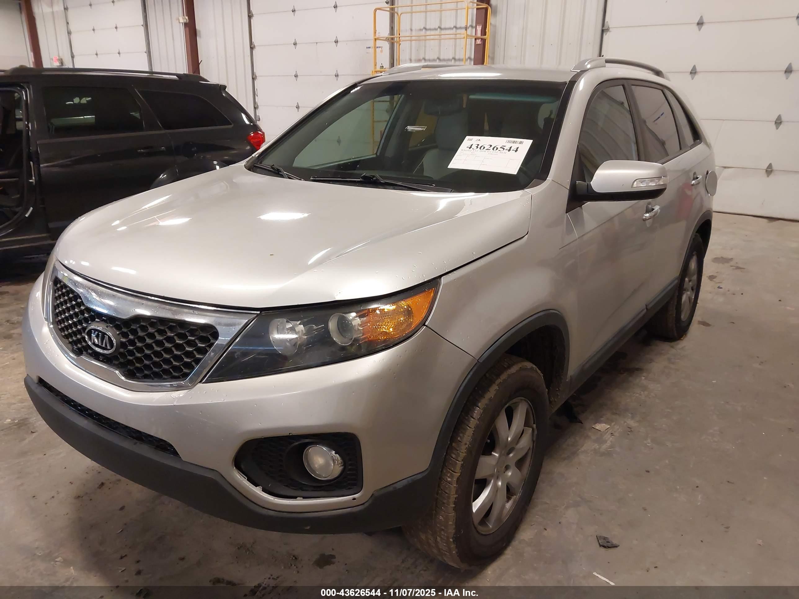 KIA SORENTO image 2