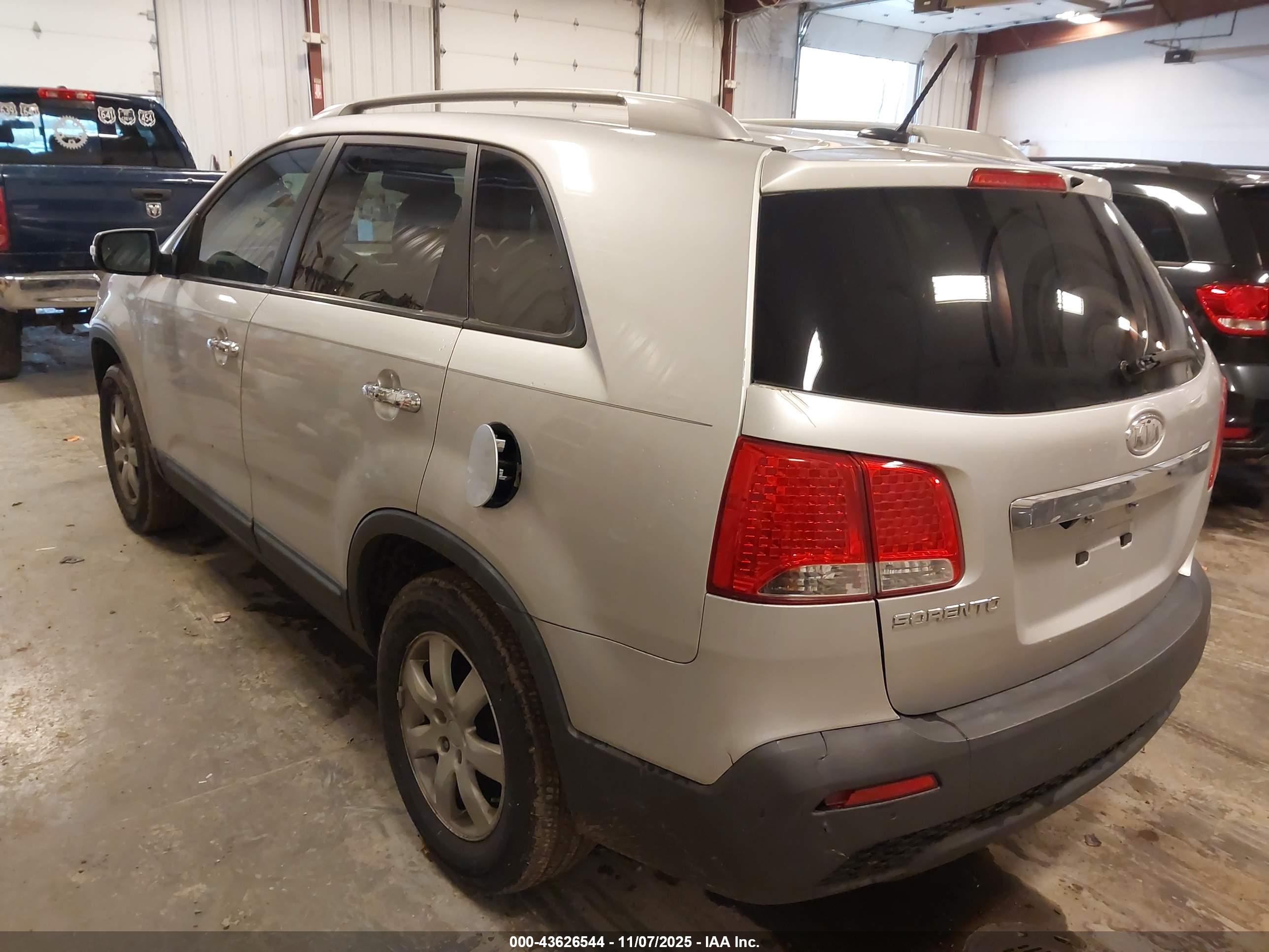 KIA SORENTO image 3