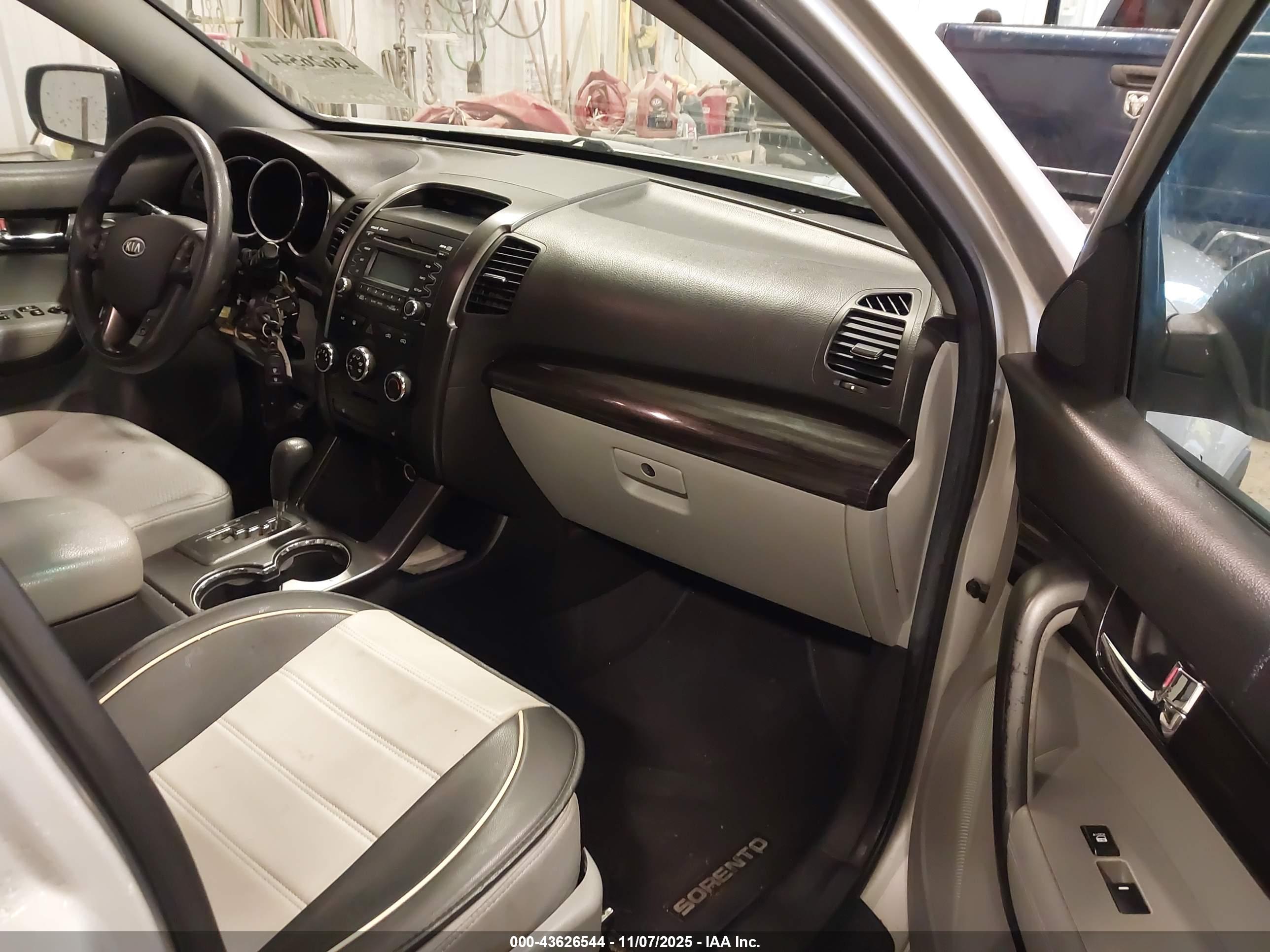 KIA SORENTO image 5