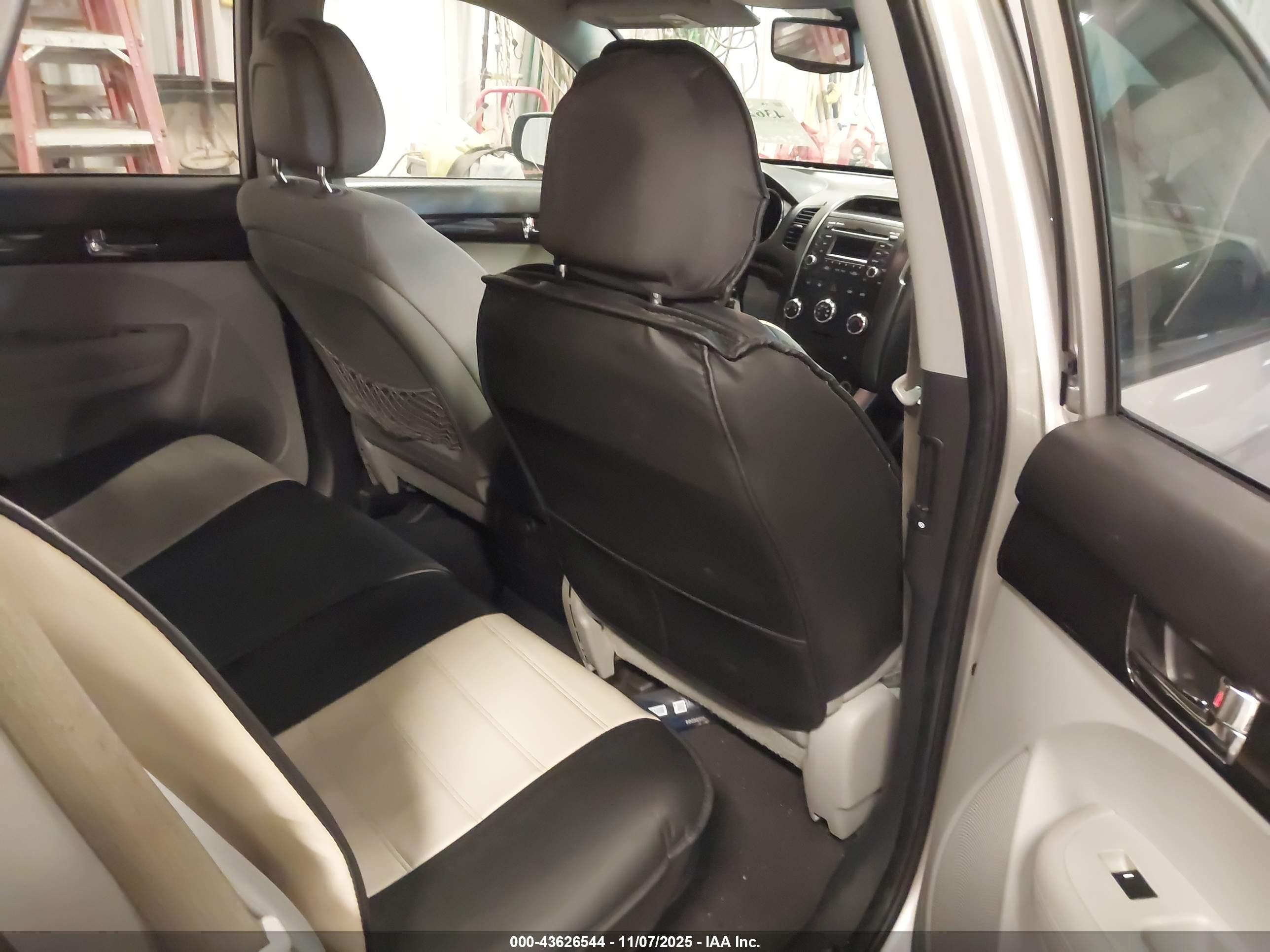 KIA SORENTO image 8