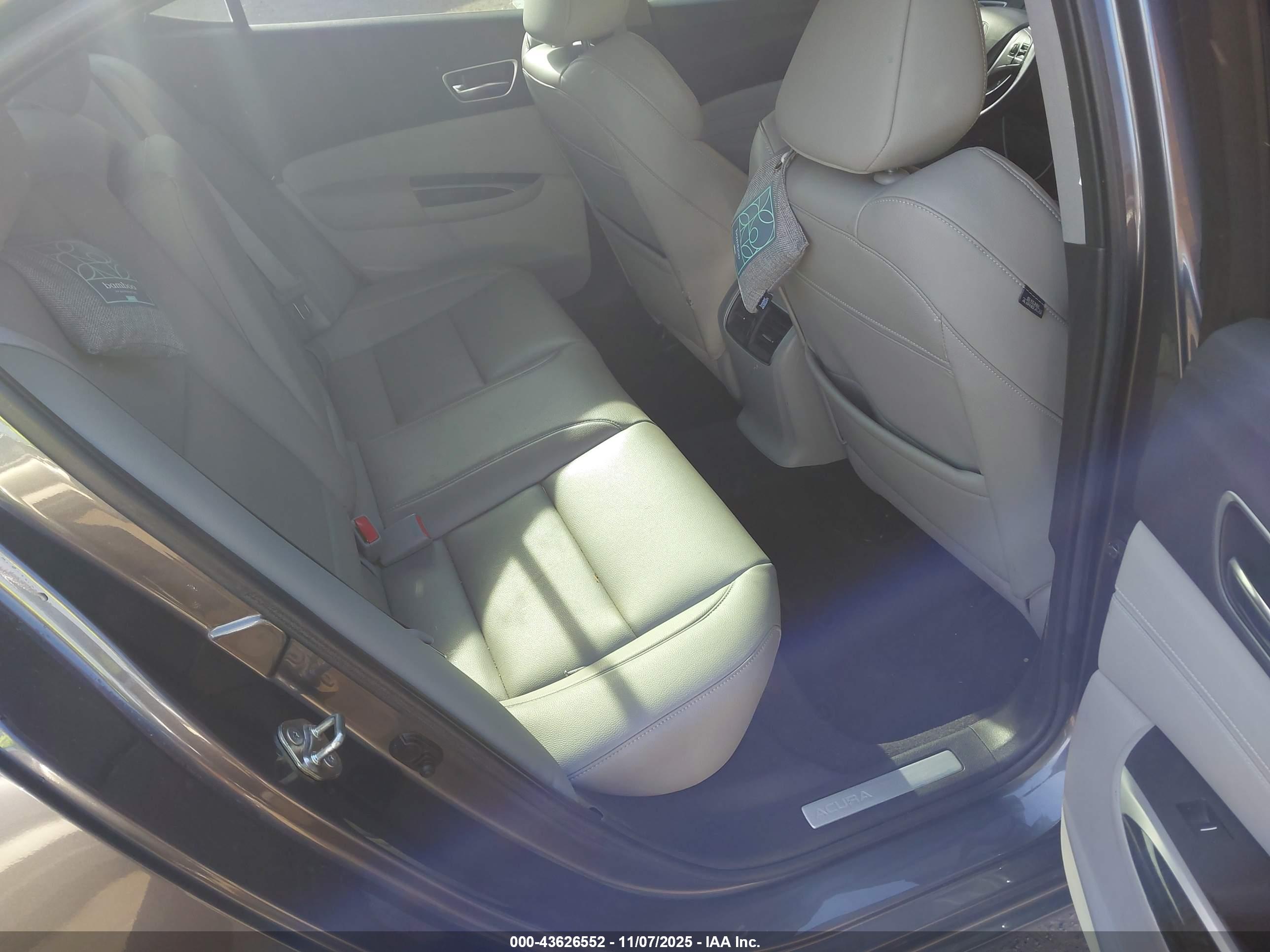 ACURA TLX image 8