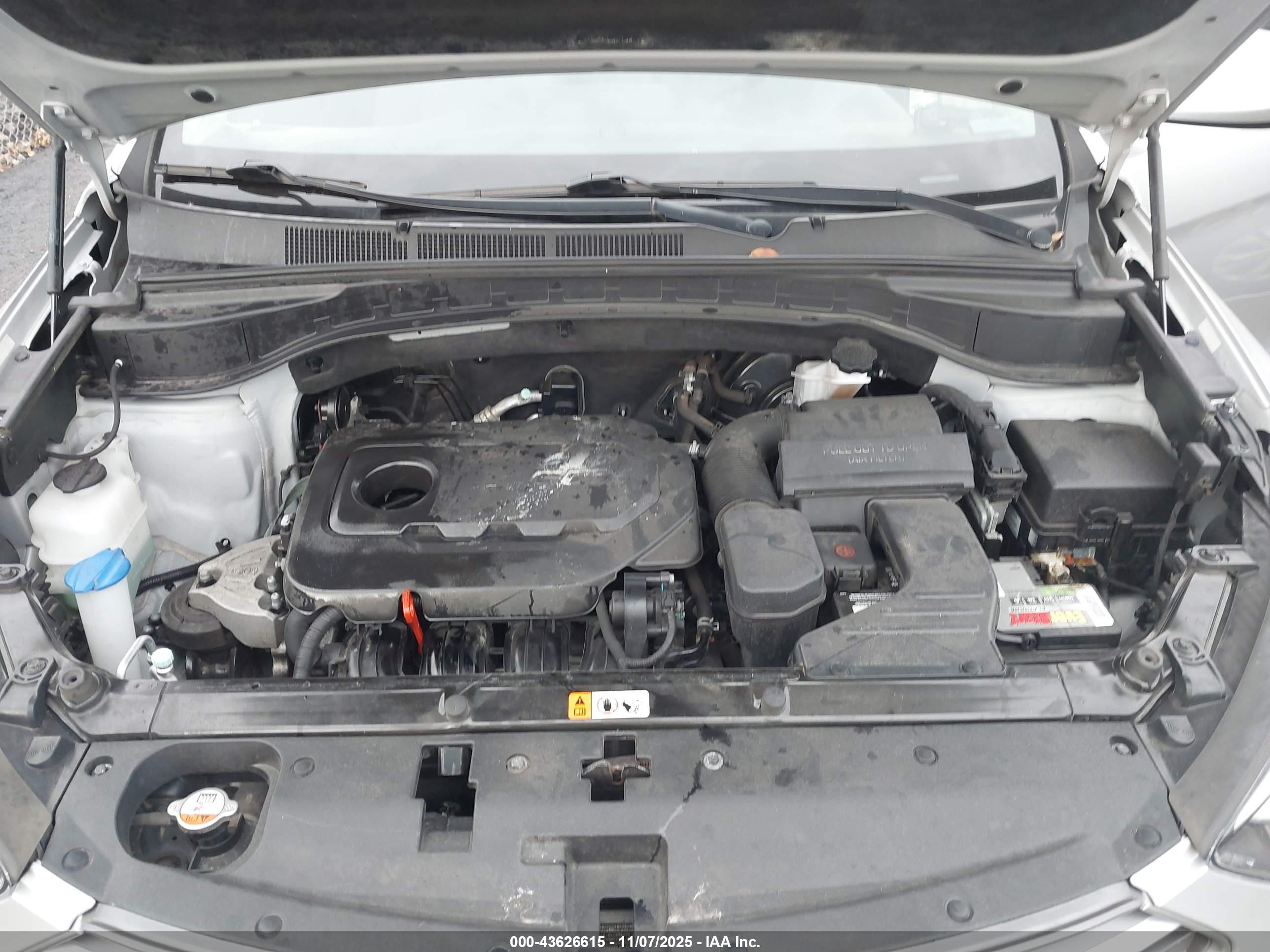 HYUNDAI SANTA image 10