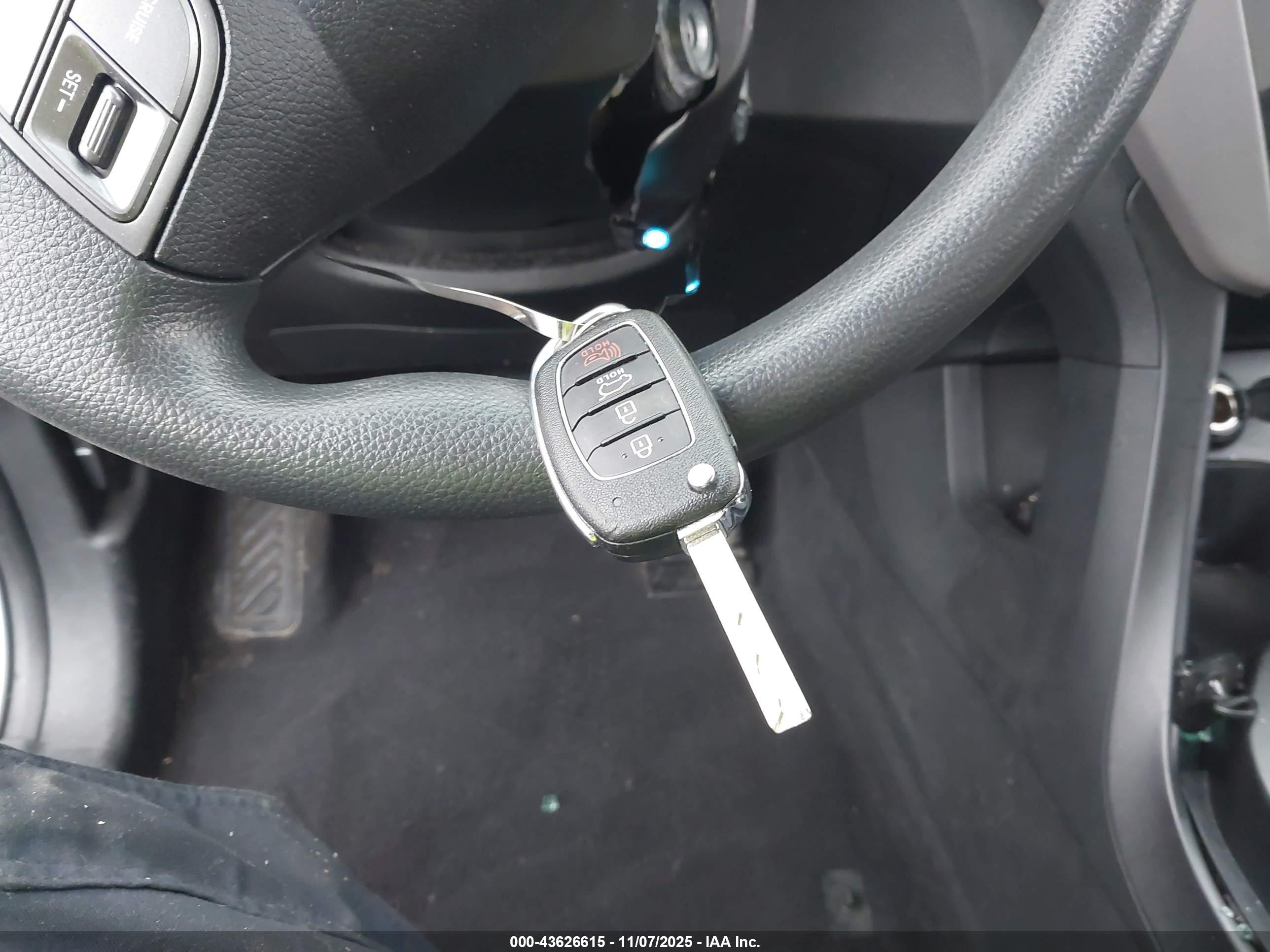 HYUNDAI SANTA image 11