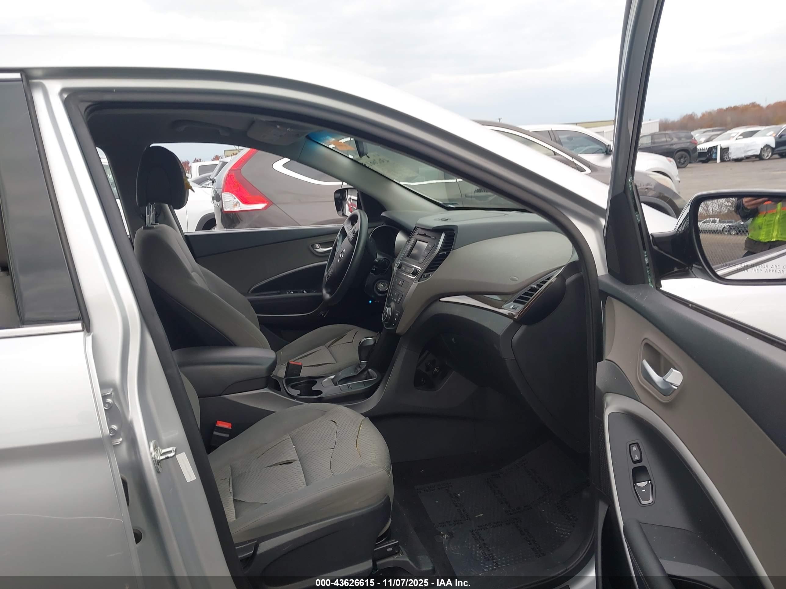 HYUNDAI SANTA image 5