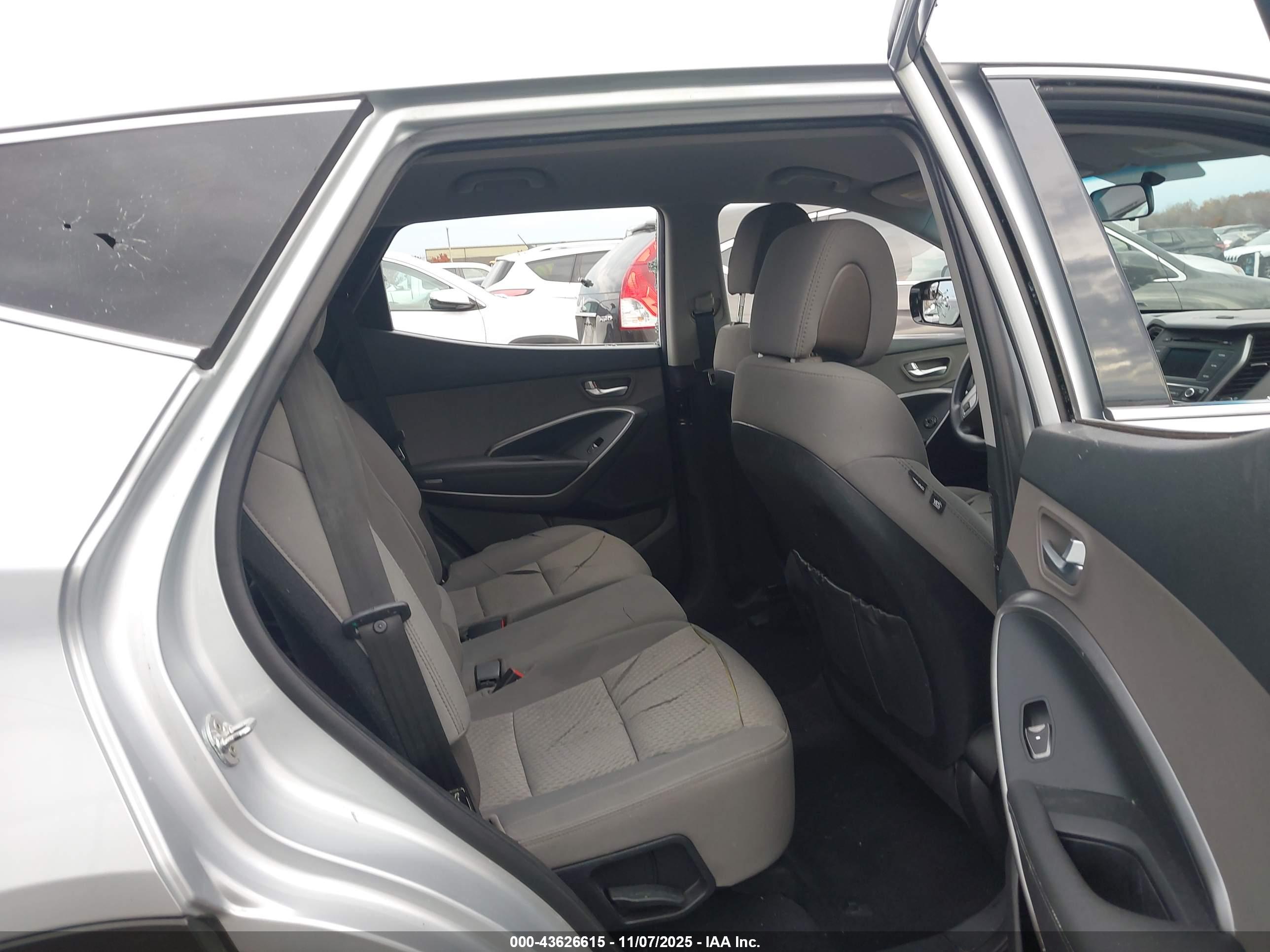 HYUNDAI SANTA image 8