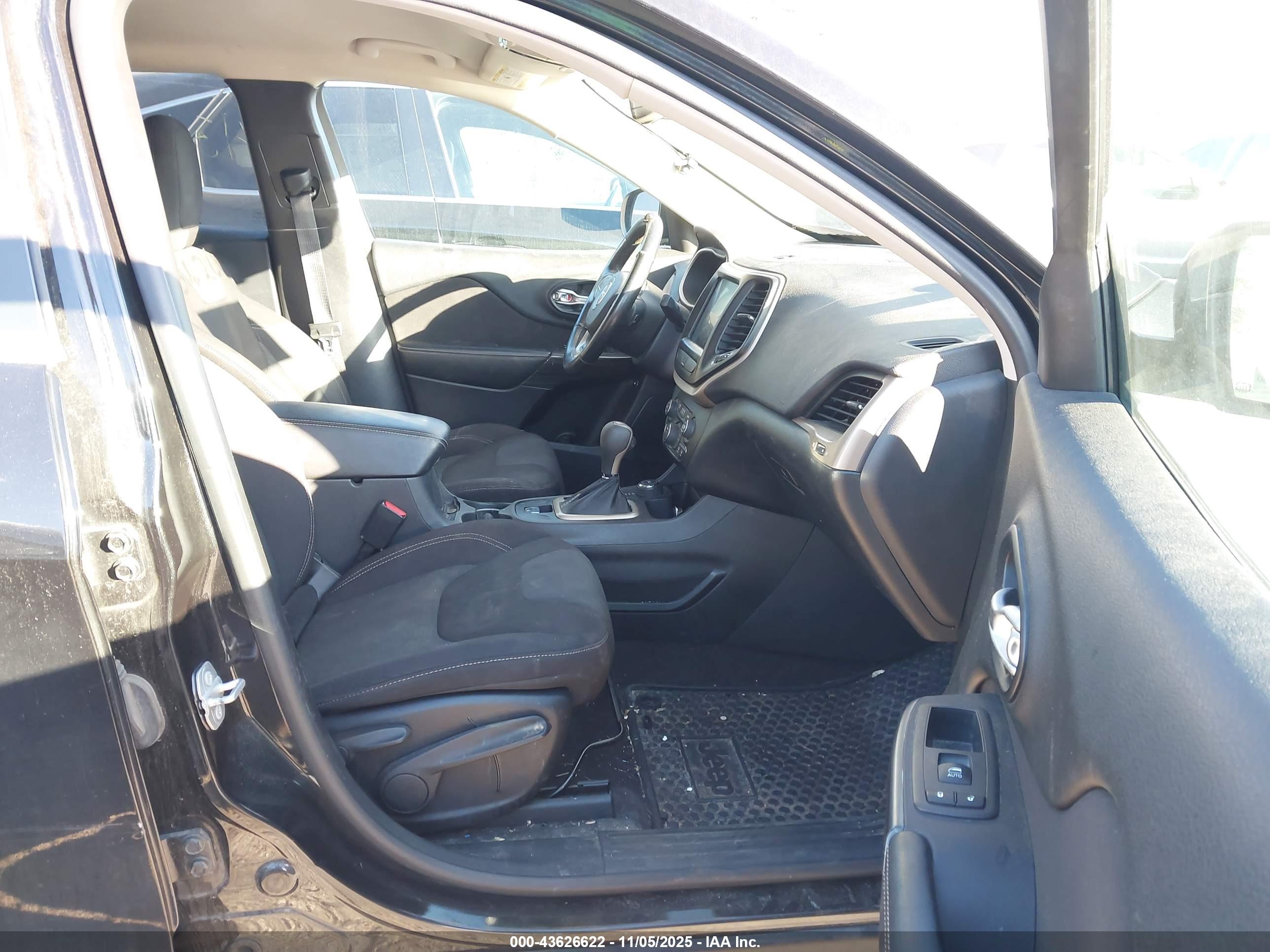 JEEP CHEROKEE image 5