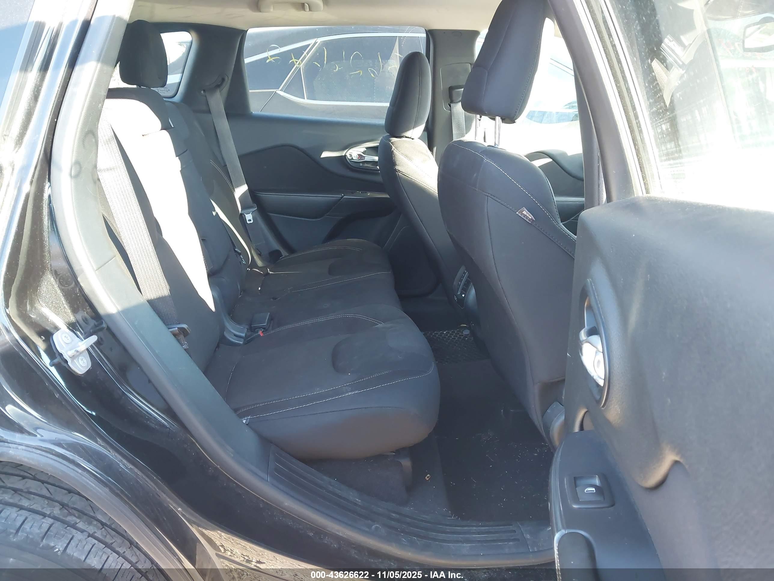 JEEP CHEROKEE image 8