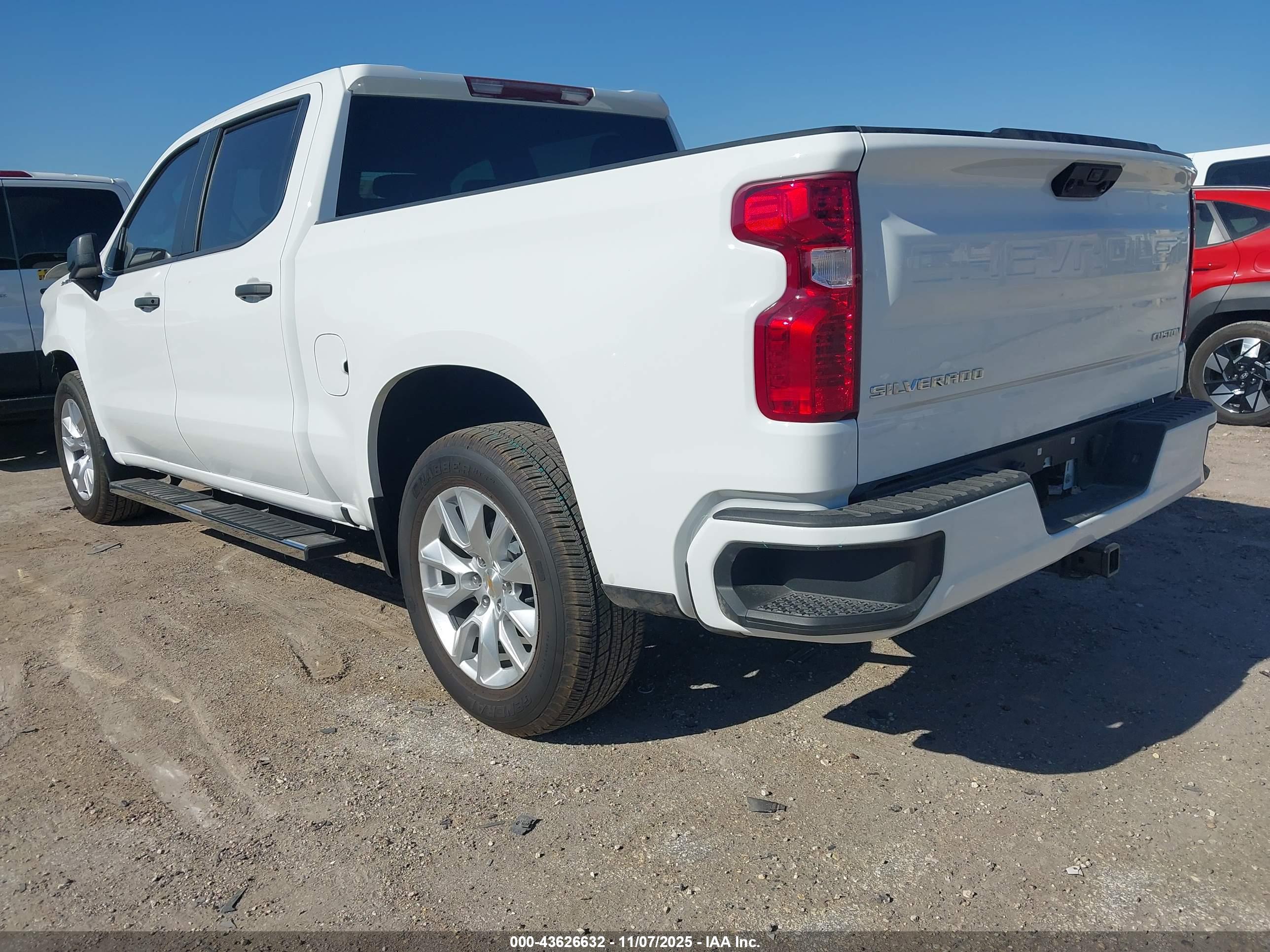CHEVROLET SILVERADO image 3