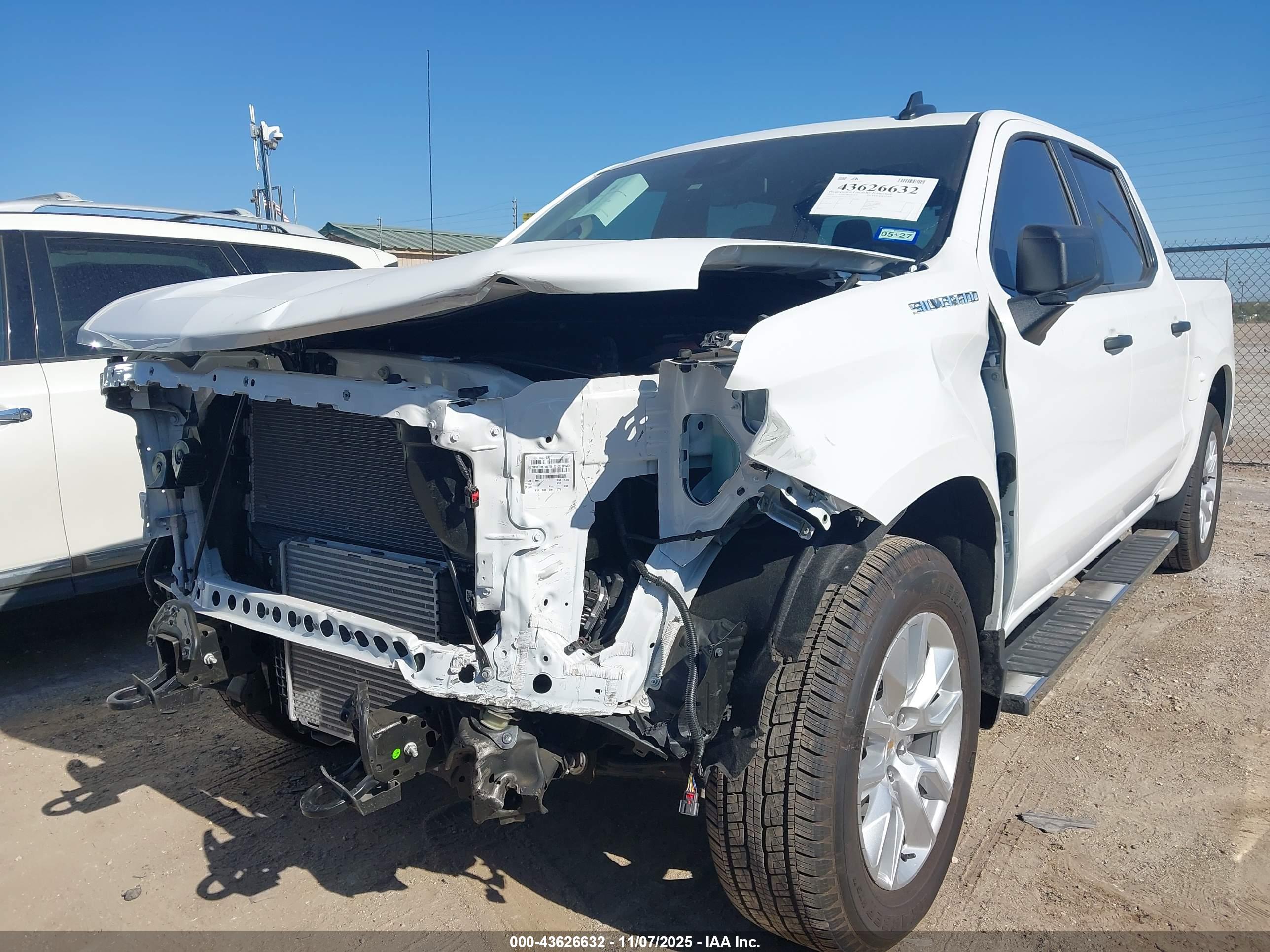 CHEVROLET SILVERADO image 6