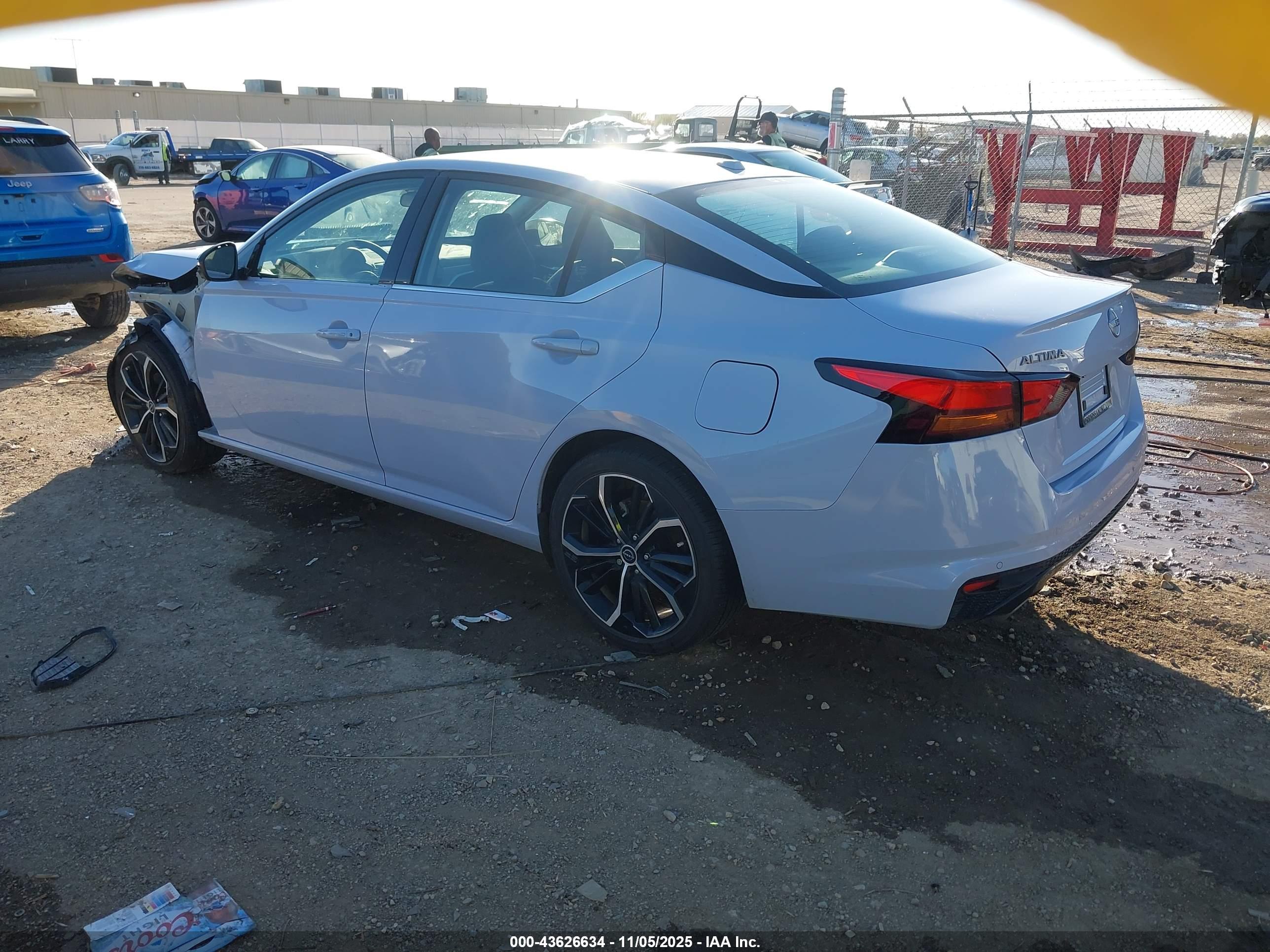 NISSAN ALTIMA image 3