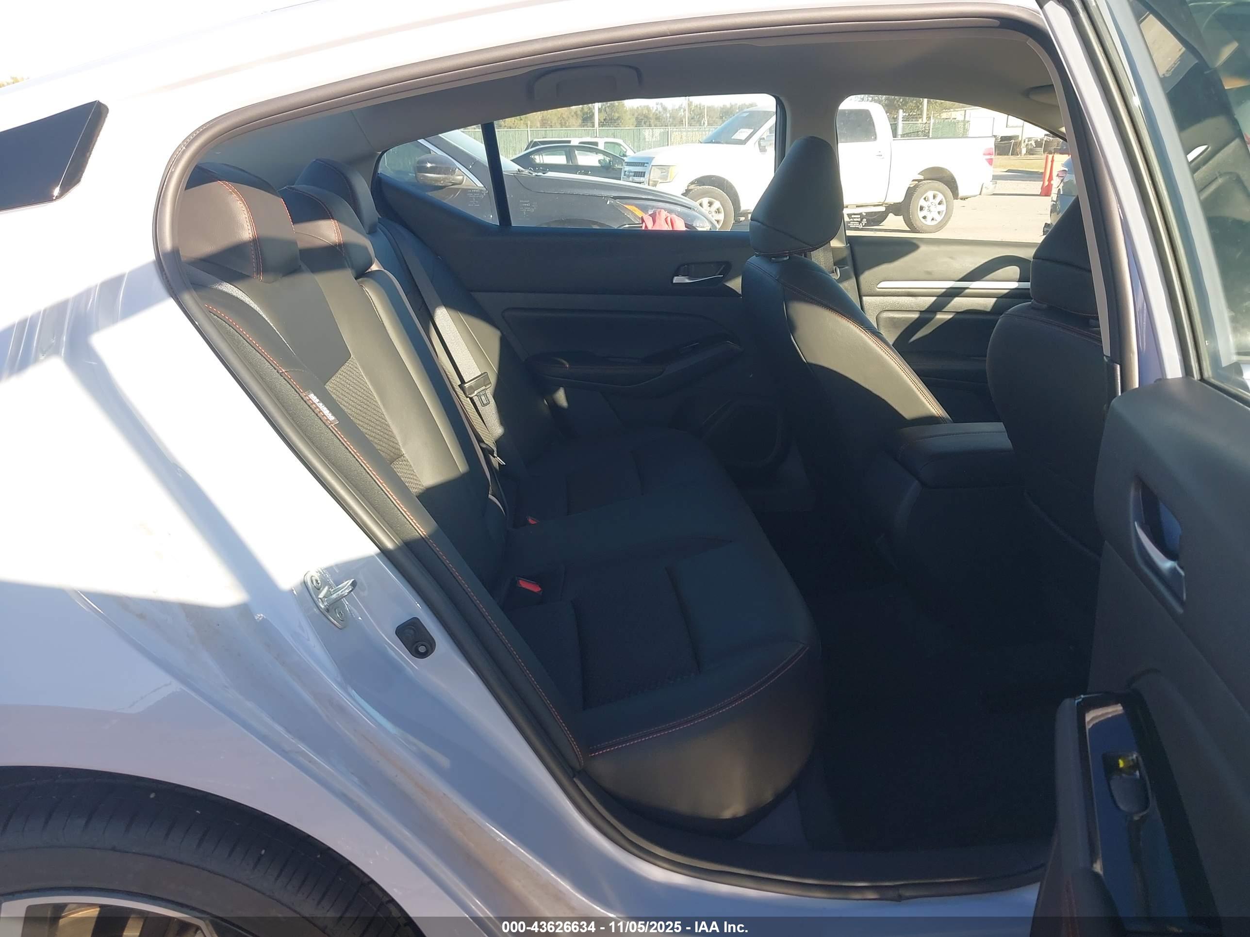 NISSAN ALTIMA image 8
