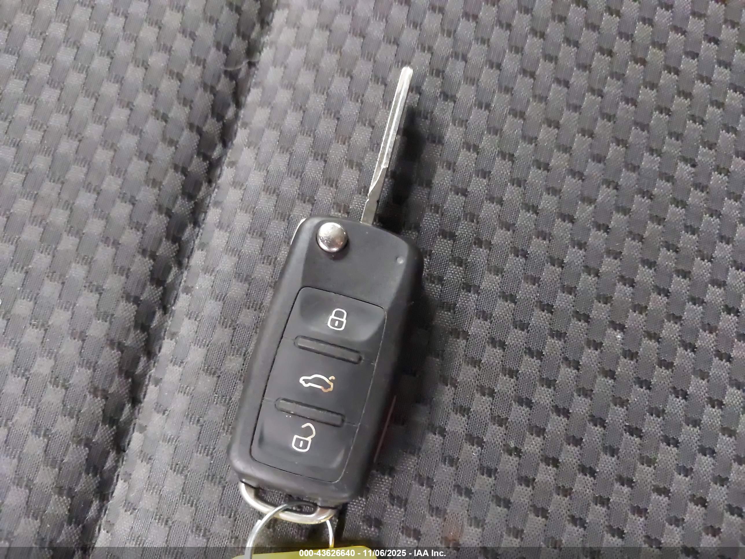 VOLKSWAGEN PASSAT image 11