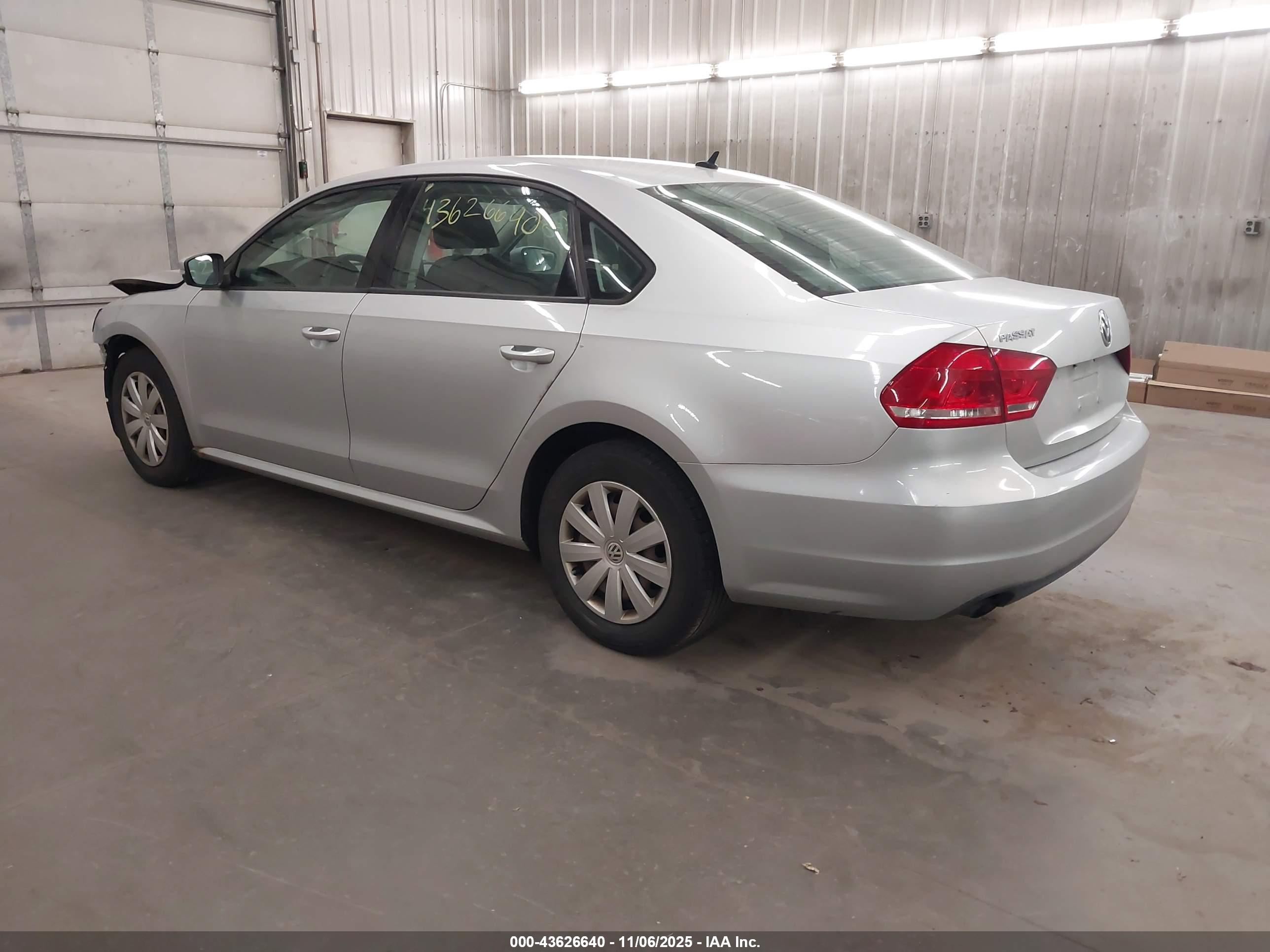 VOLKSWAGEN PASSAT image 3