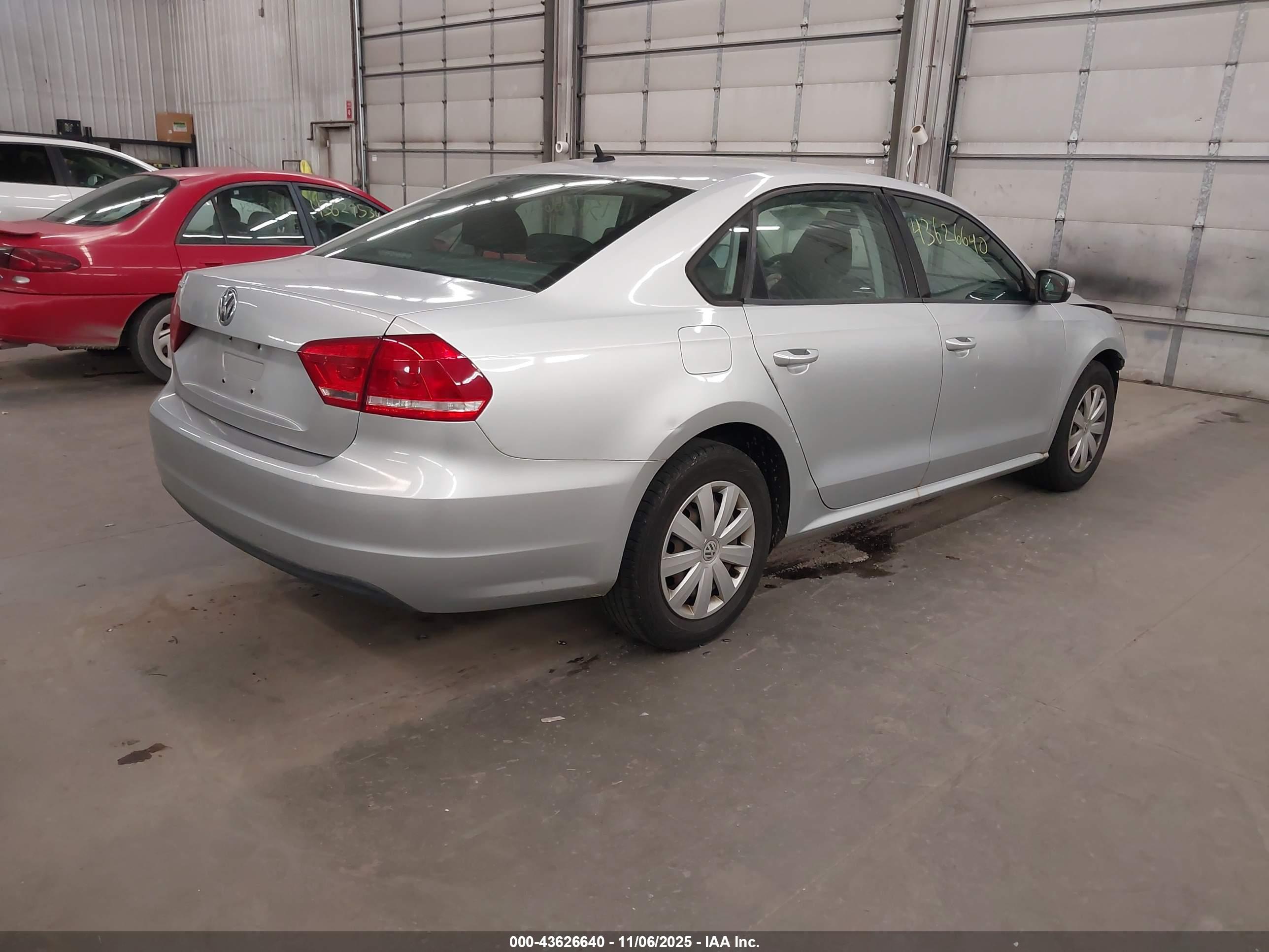 VOLKSWAGEN PASSAT image 4