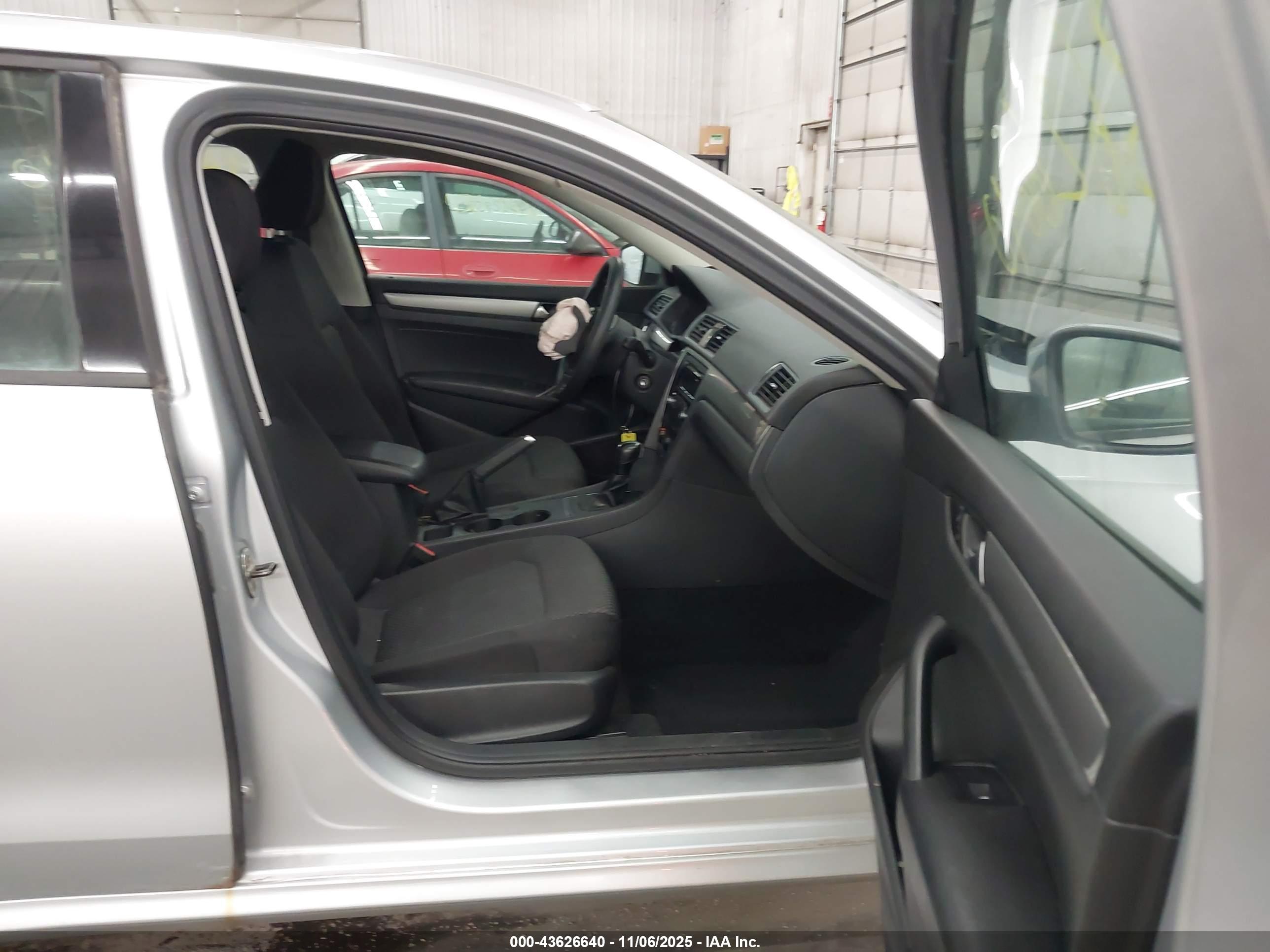 VOLKSWAGEN PASSAT image 5