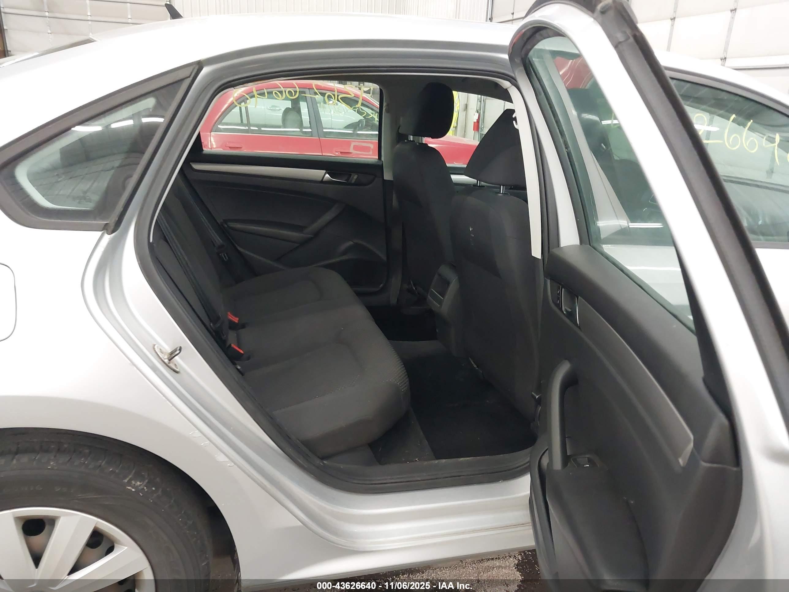 VOLKSWAGEN PASSAT image 8