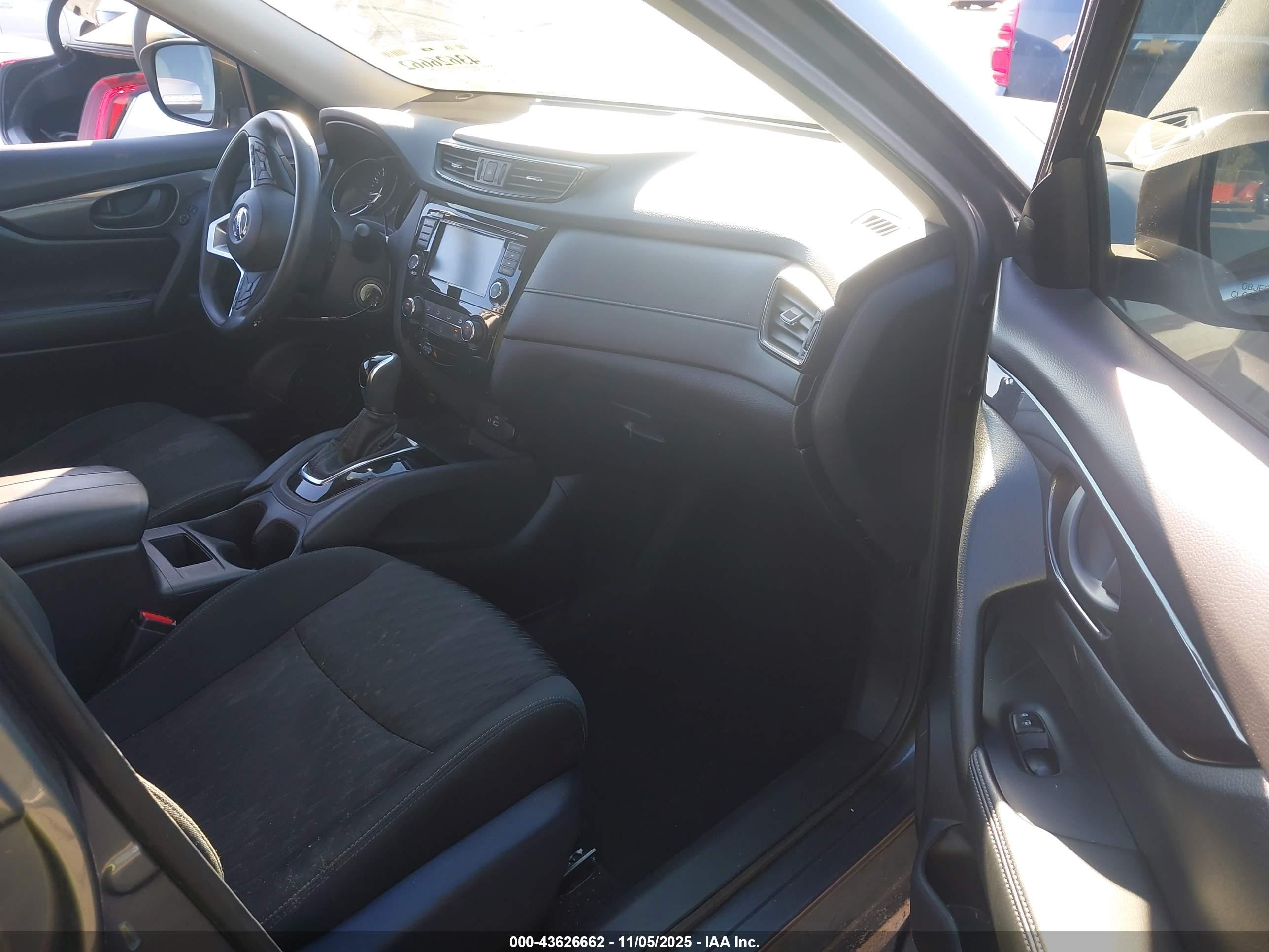 NISSAN ROGUE image 5