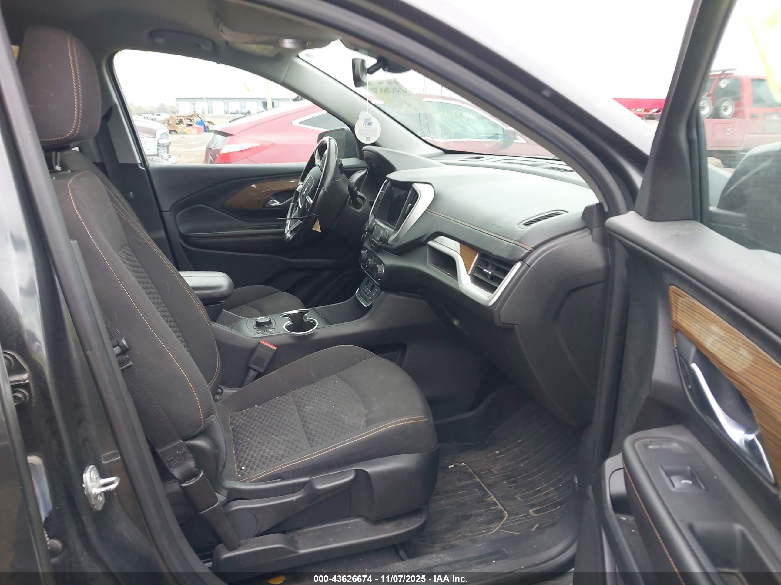 GMC TERRAIN image 5