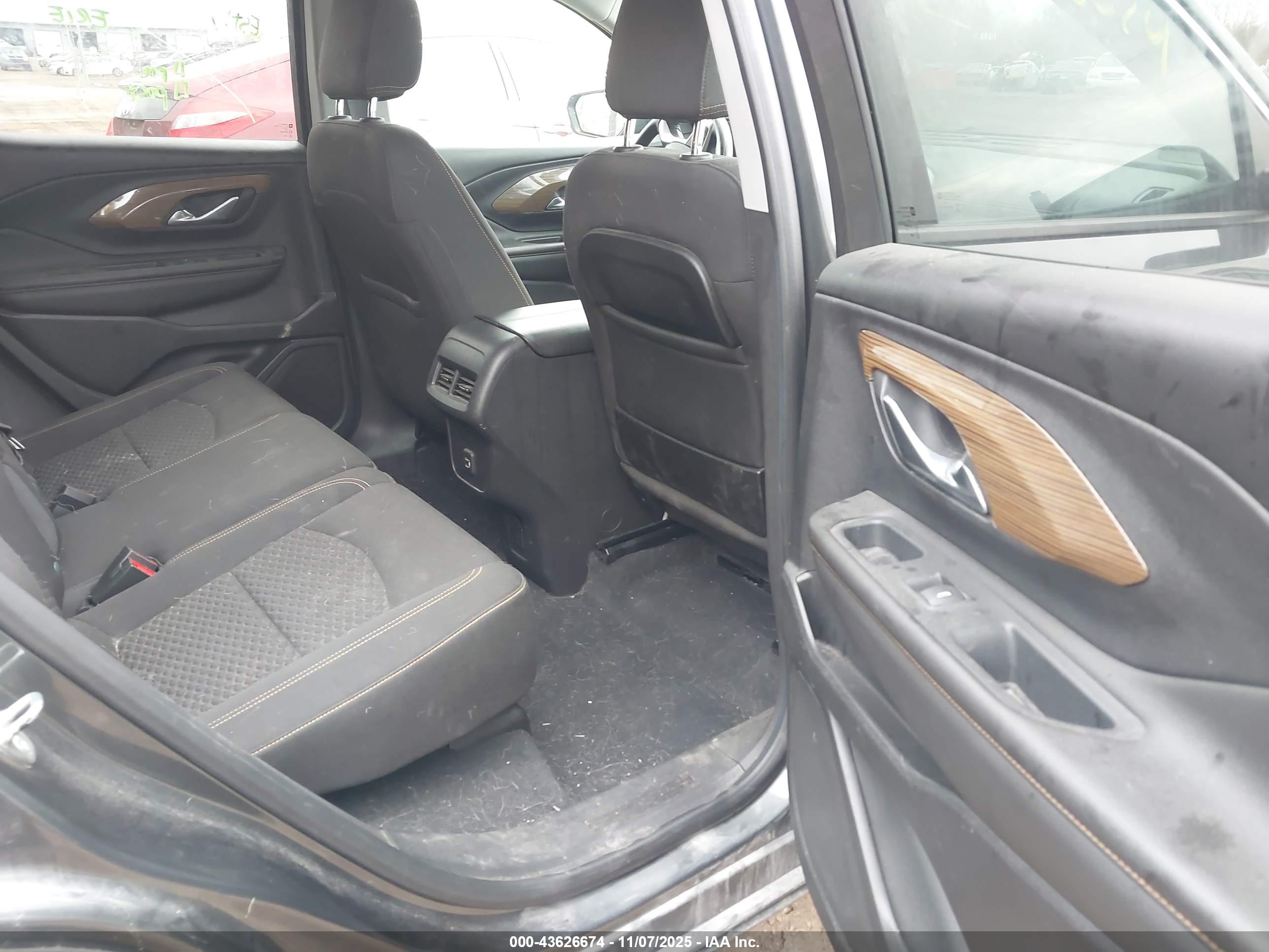 GMC TERRAIN image 8