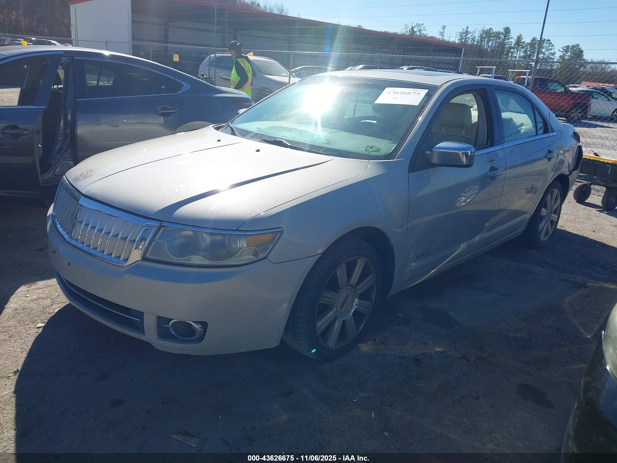 LINCOLN MKZ image 2