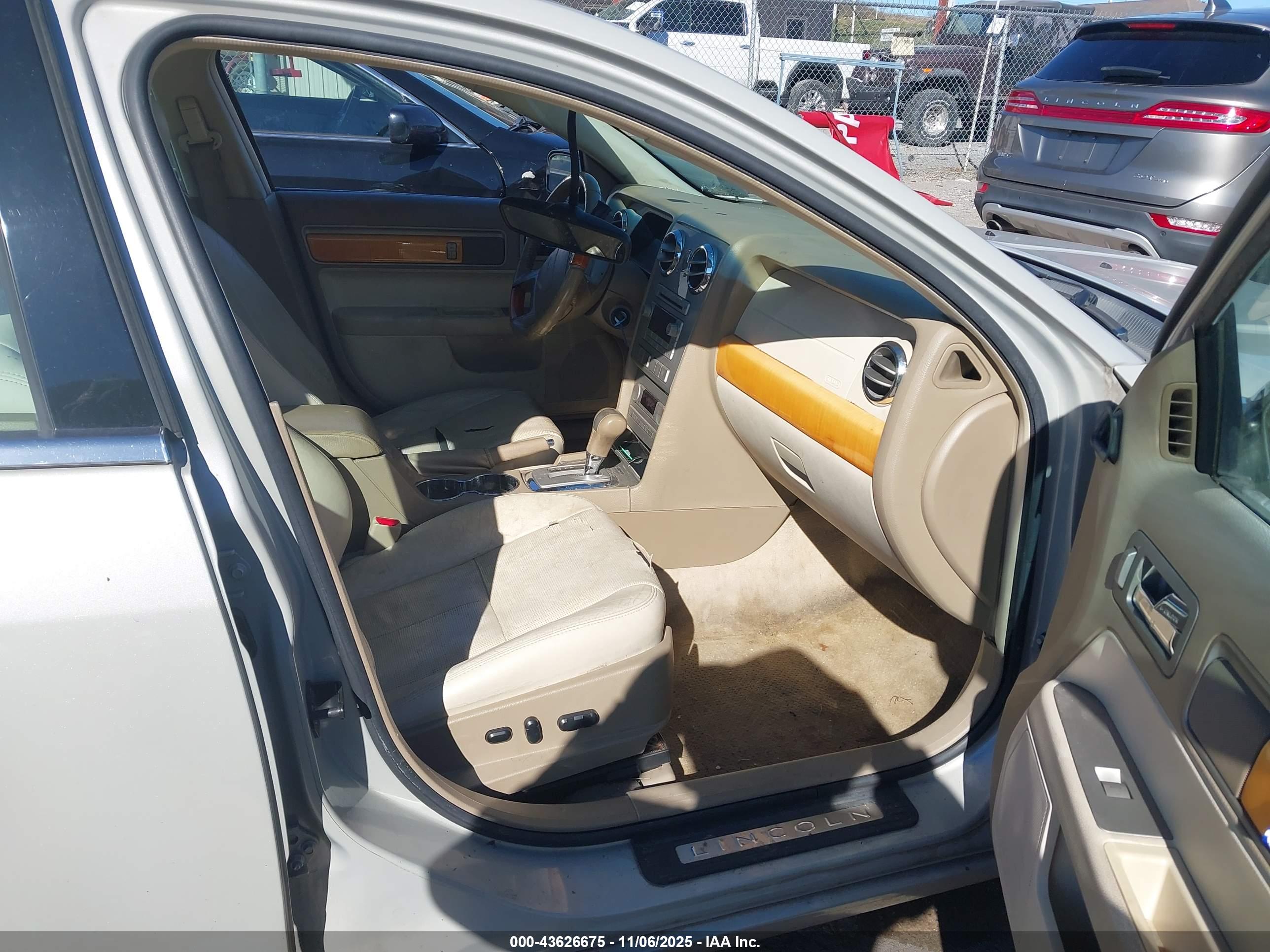 LINCOLN MKZ image 5