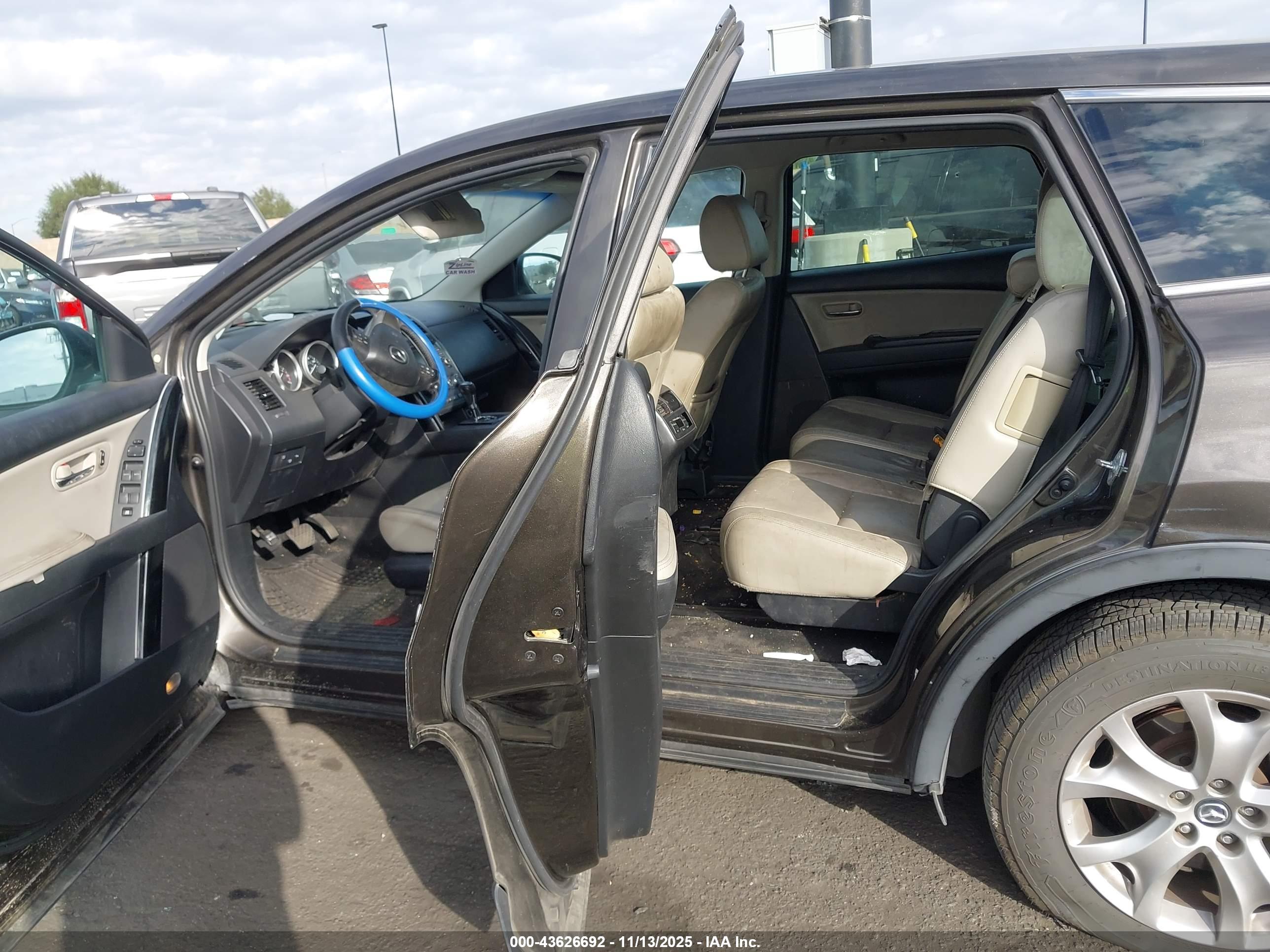MAZDA CX-9 image 8