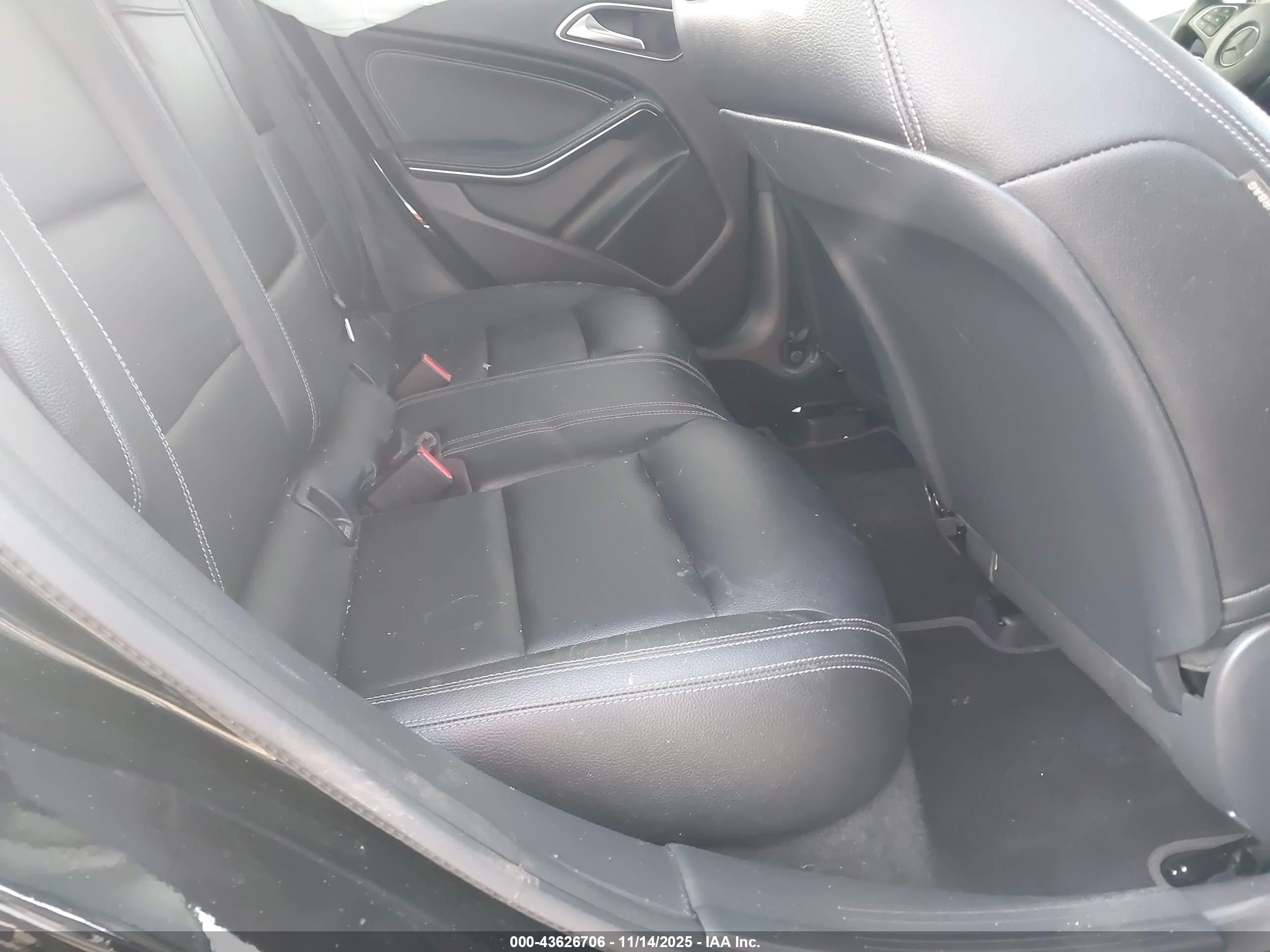 MERCEDES-BENZ CLA image 8