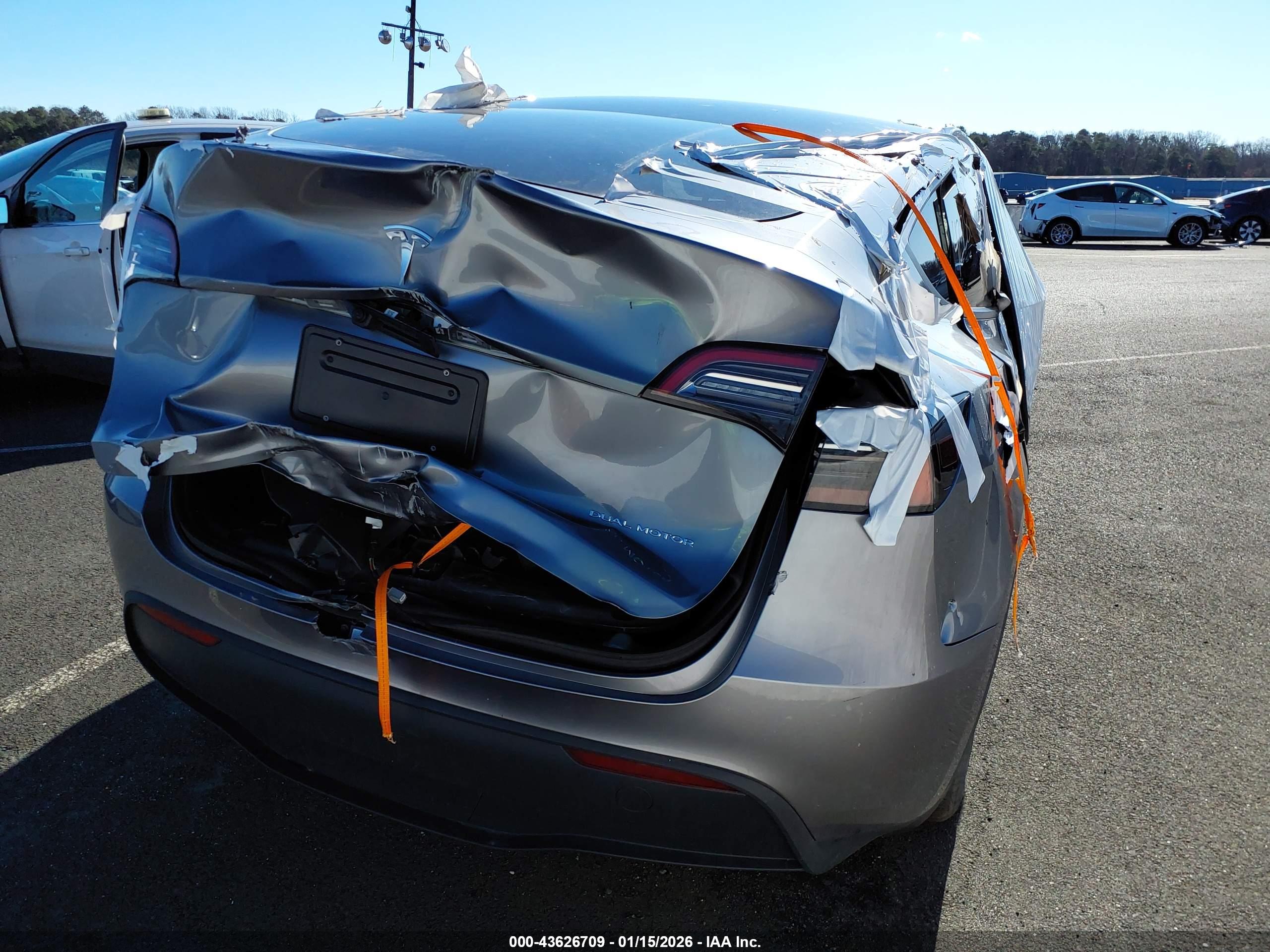 TESLA MODEL image 4