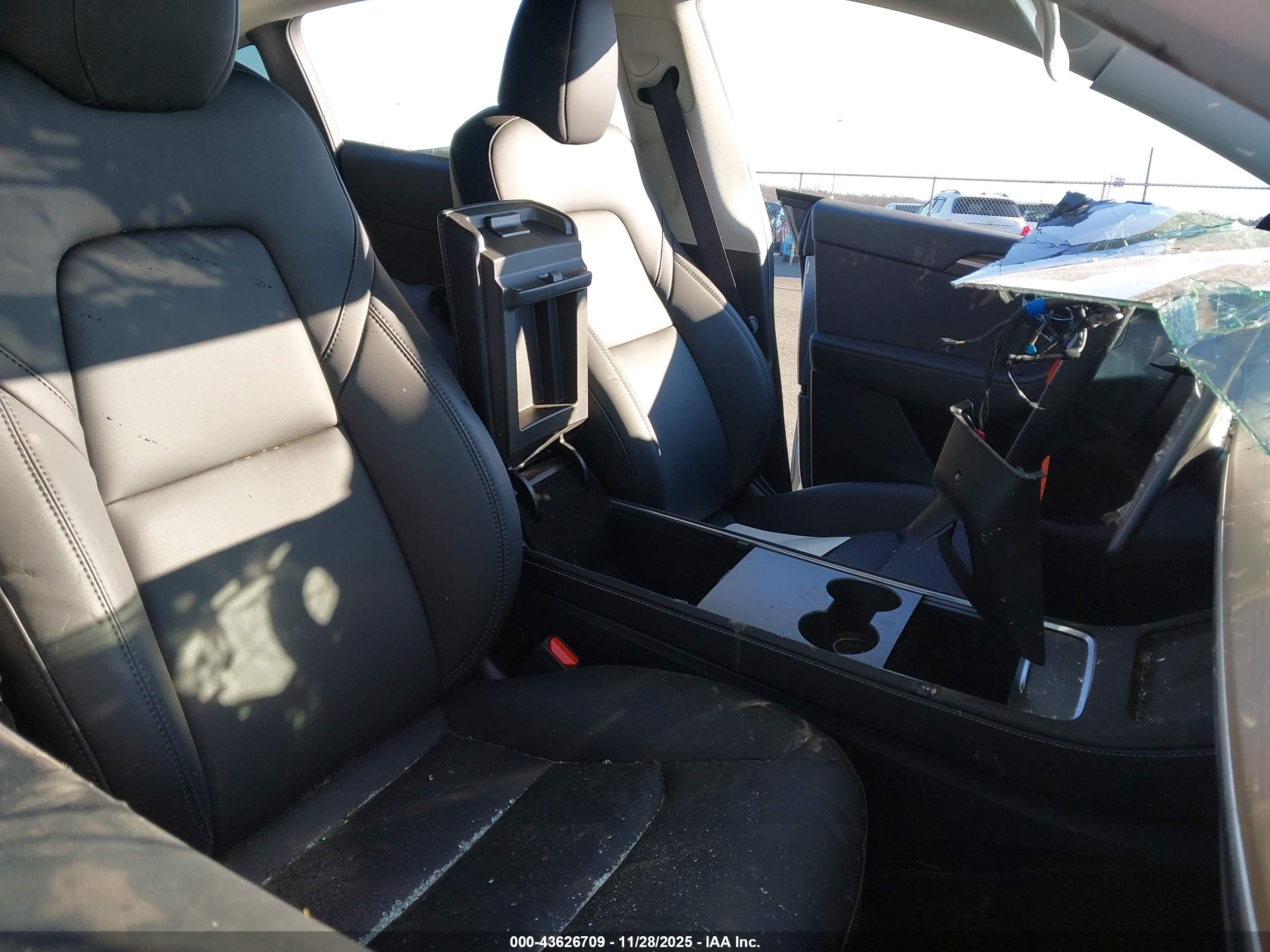 TESLA MODEL image 5