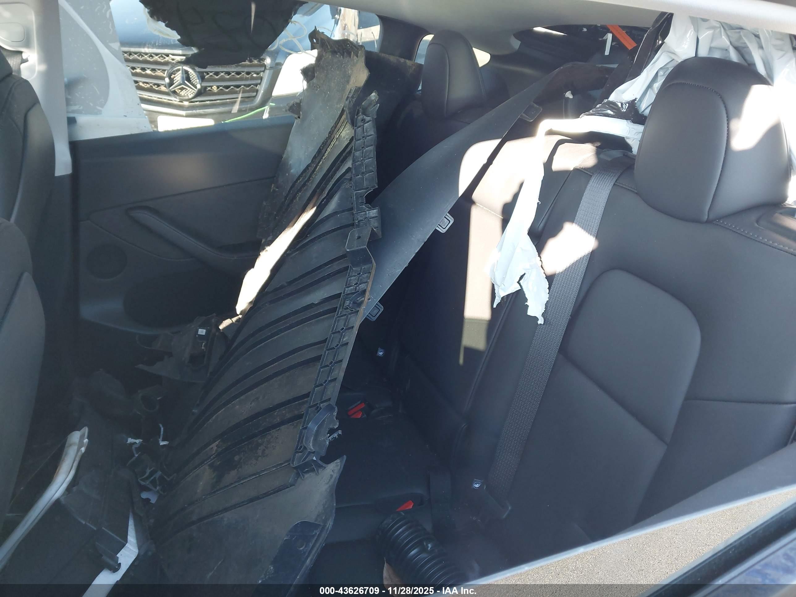 TESLA MODEL image 8