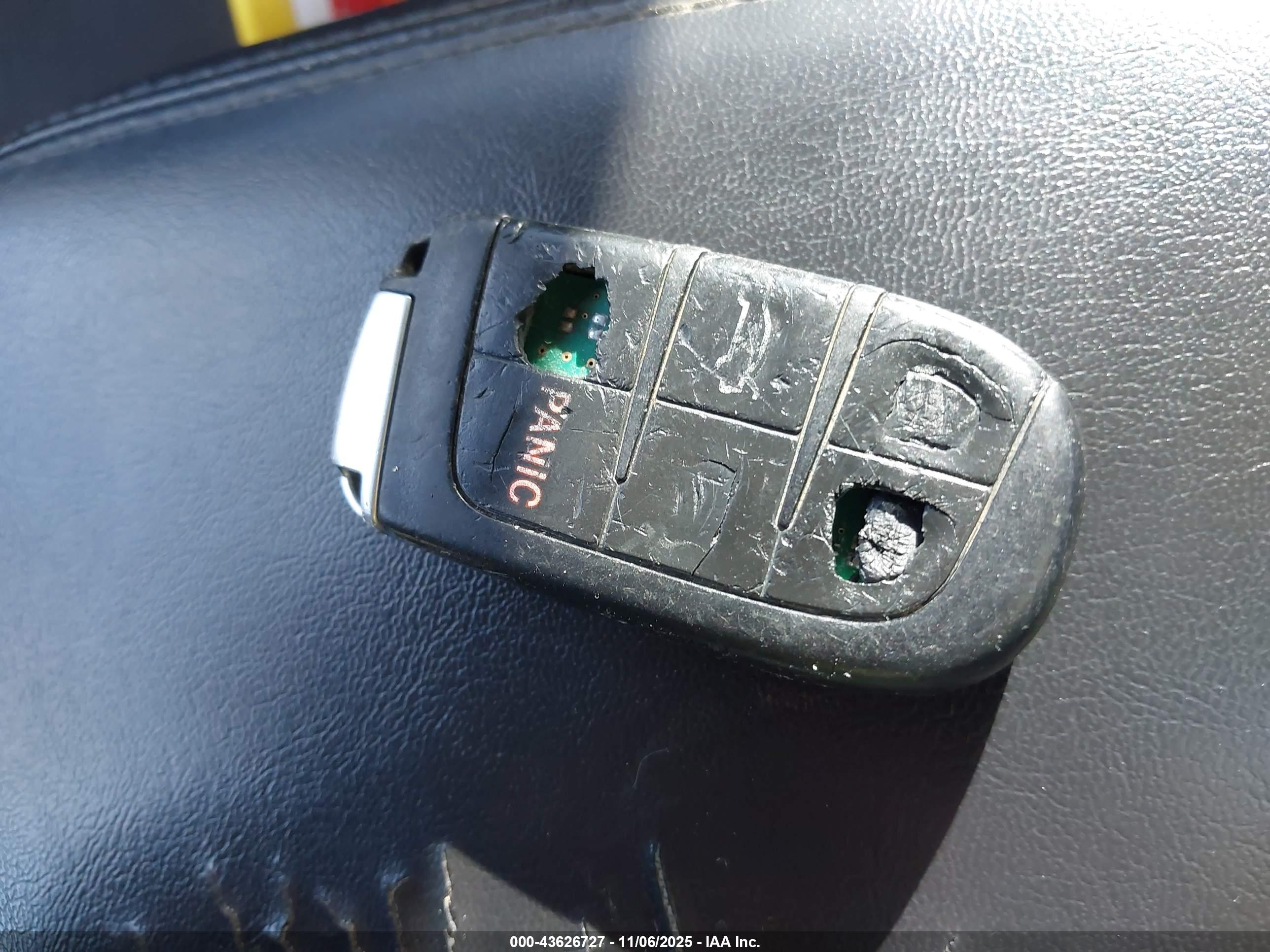 CHRYSLER 200 image 11
