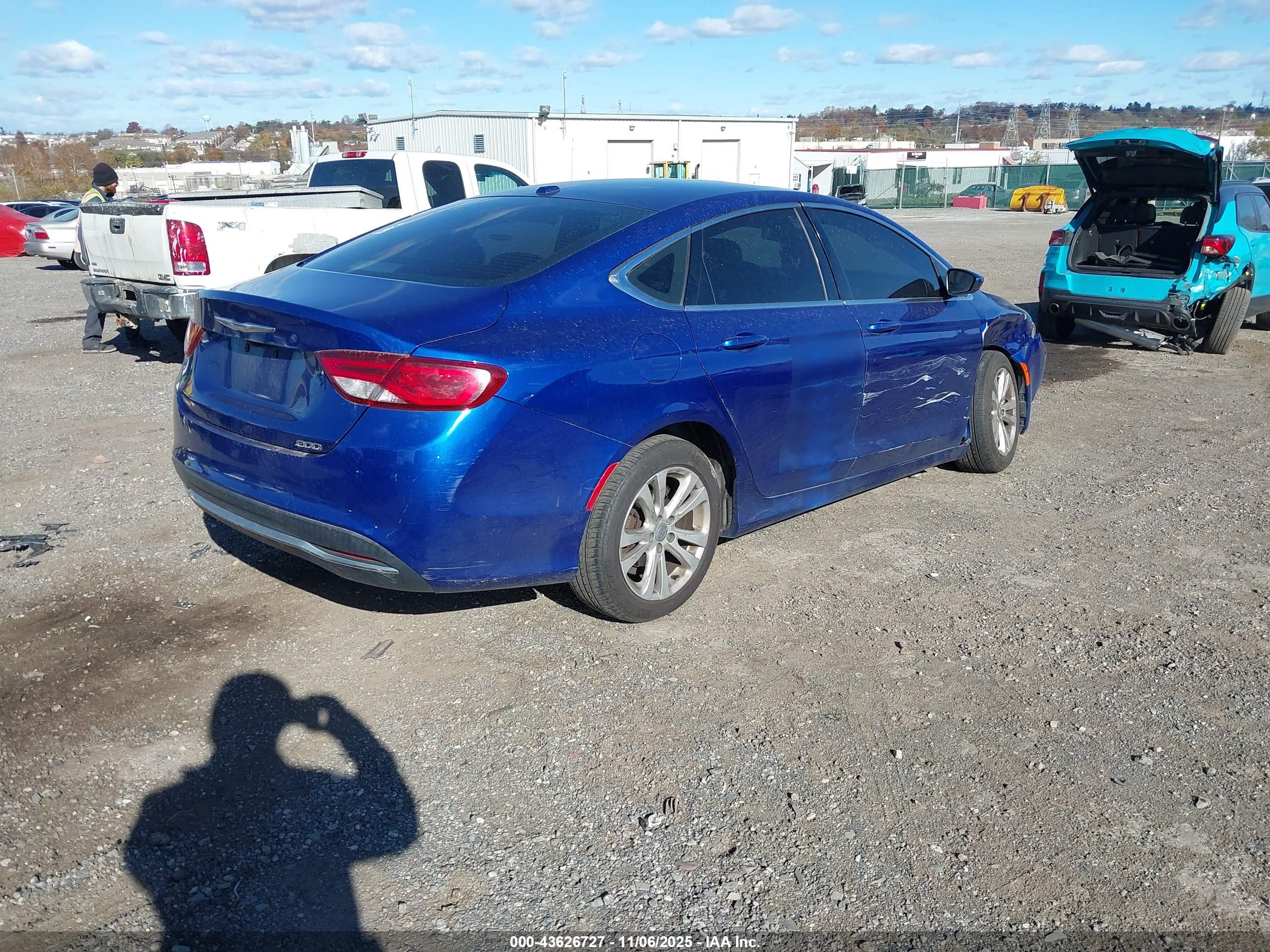 CHRYSLER 200 image 4
