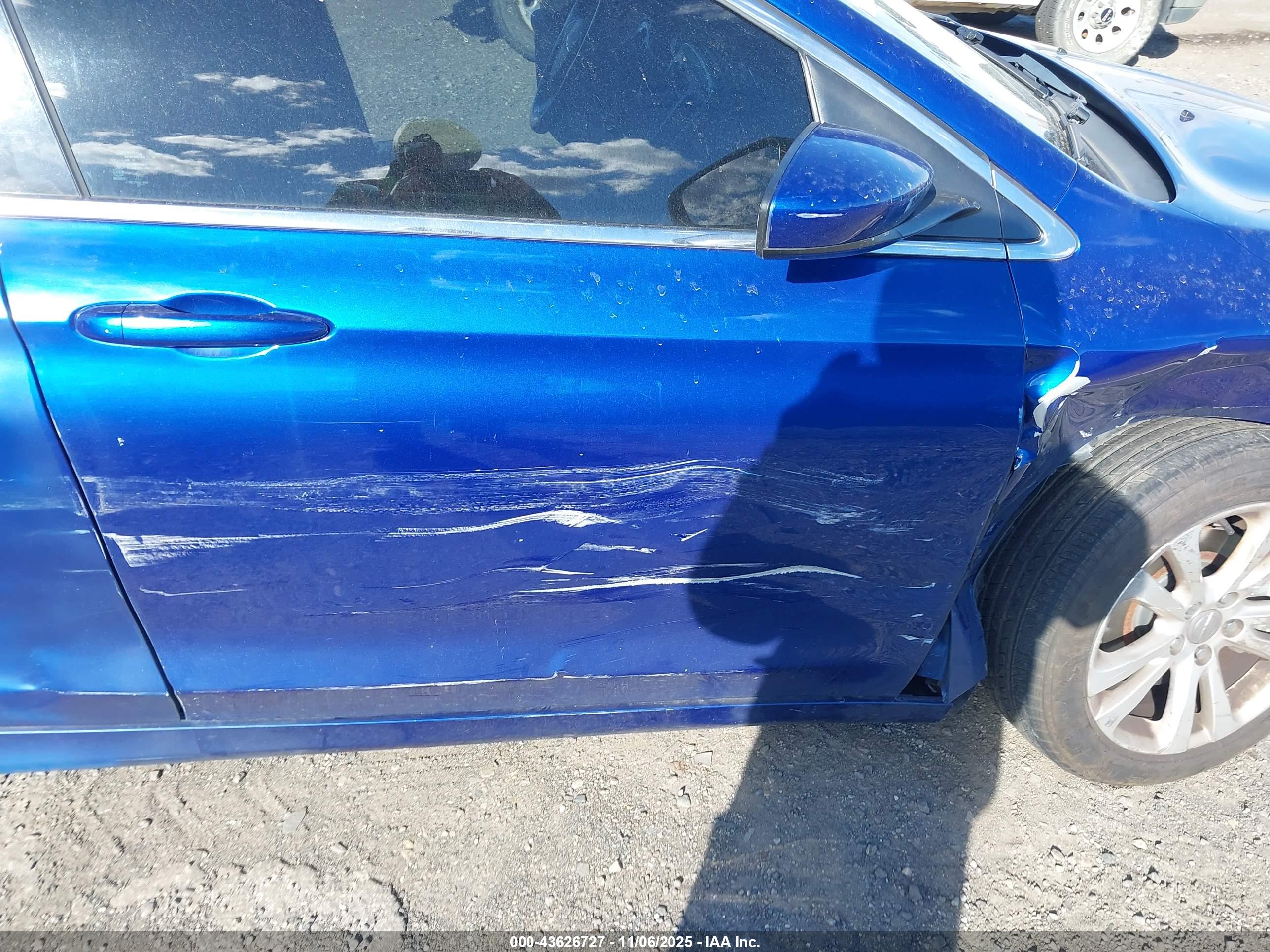 CHRYSLER 200 image 6