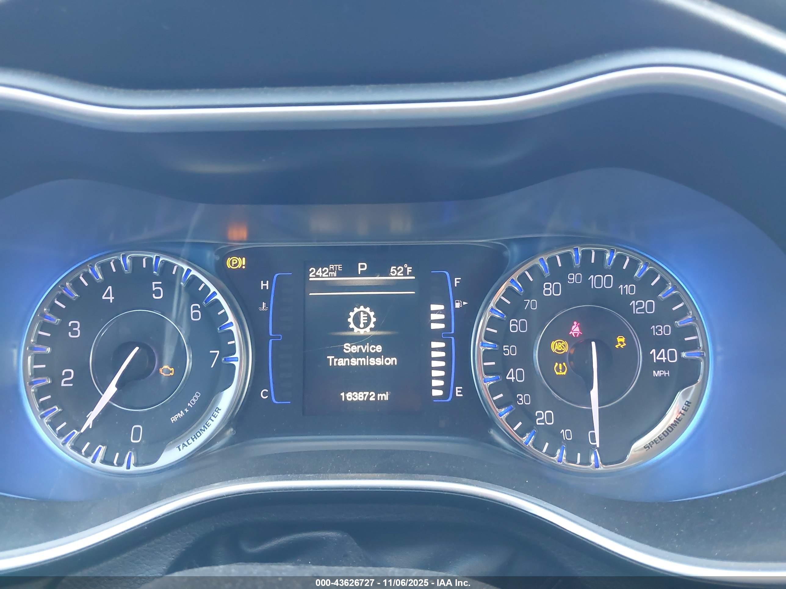 CHRYSLER 200 image 7