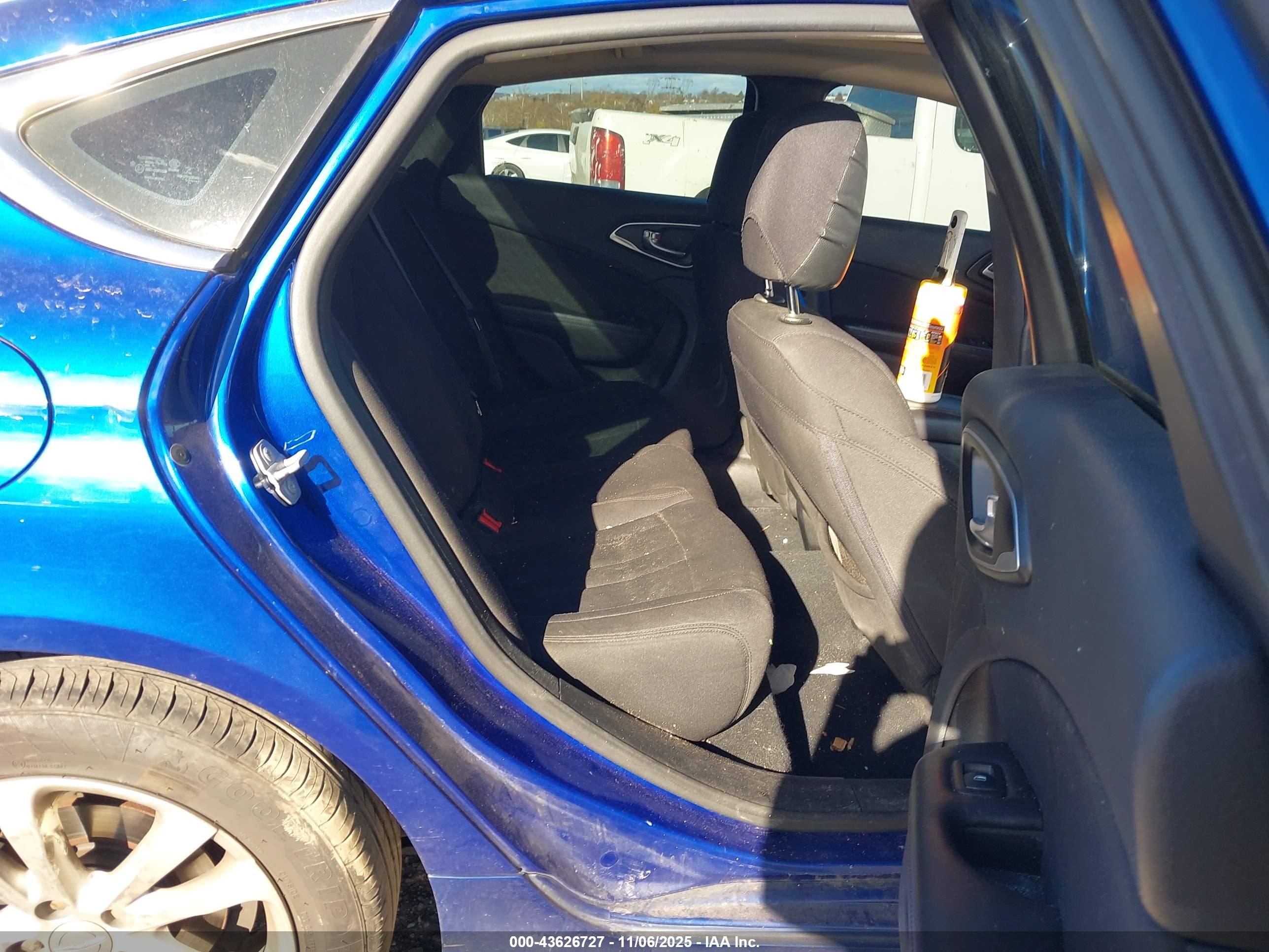 CHRYSLER 200 image 8