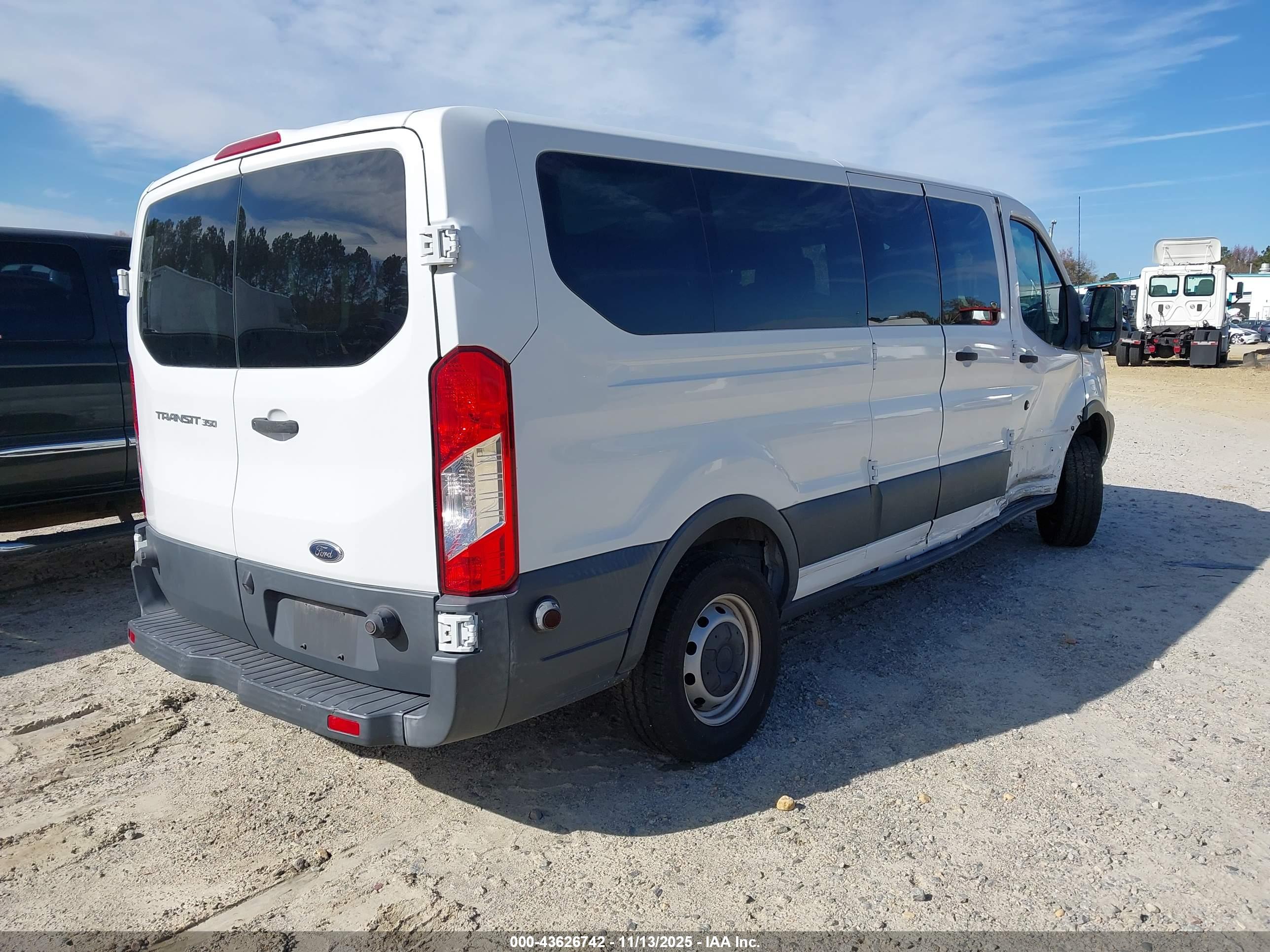 FORD TRANSIT-350 image 4