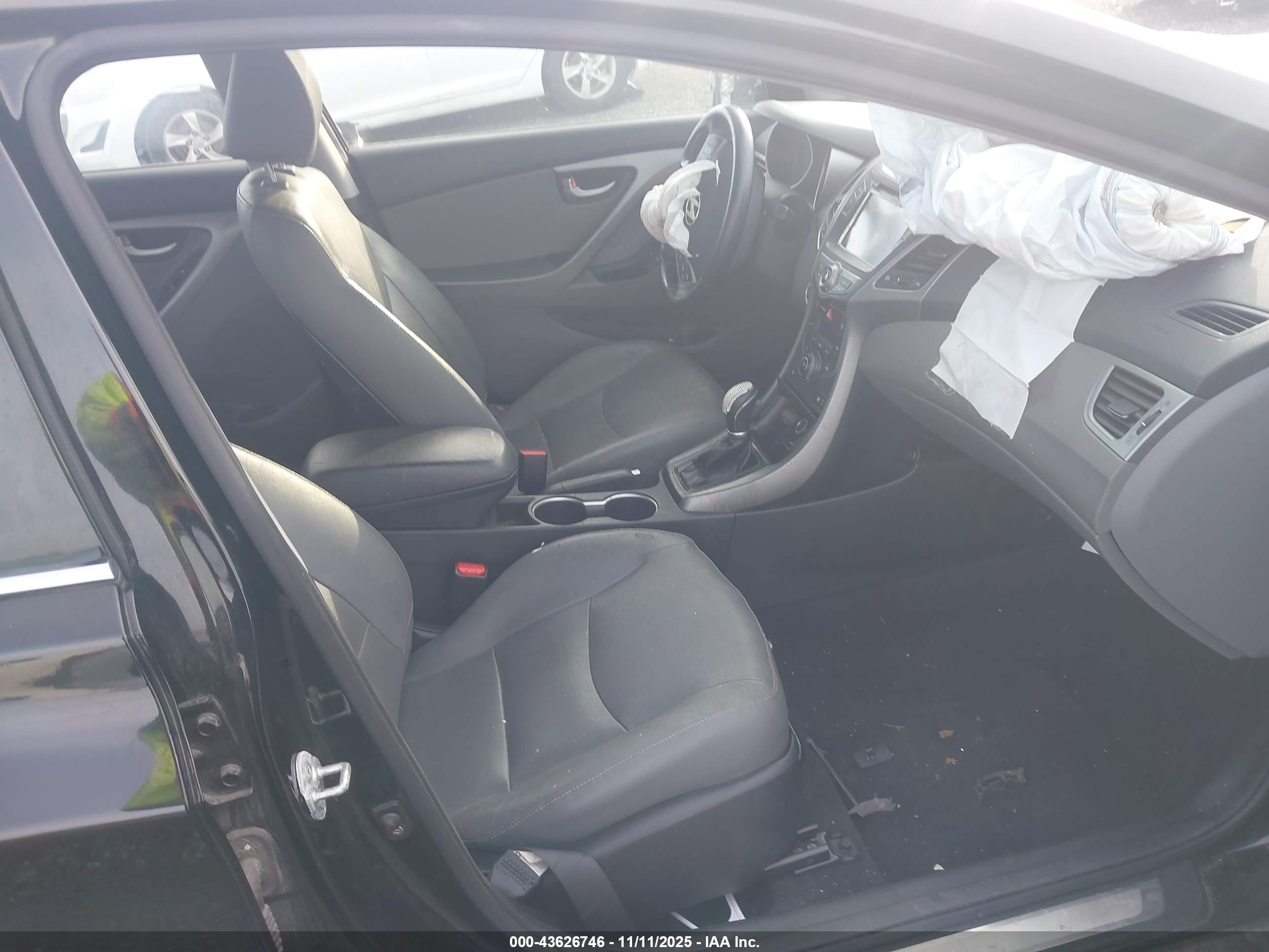 HYUNDAI ELANTRA image 5