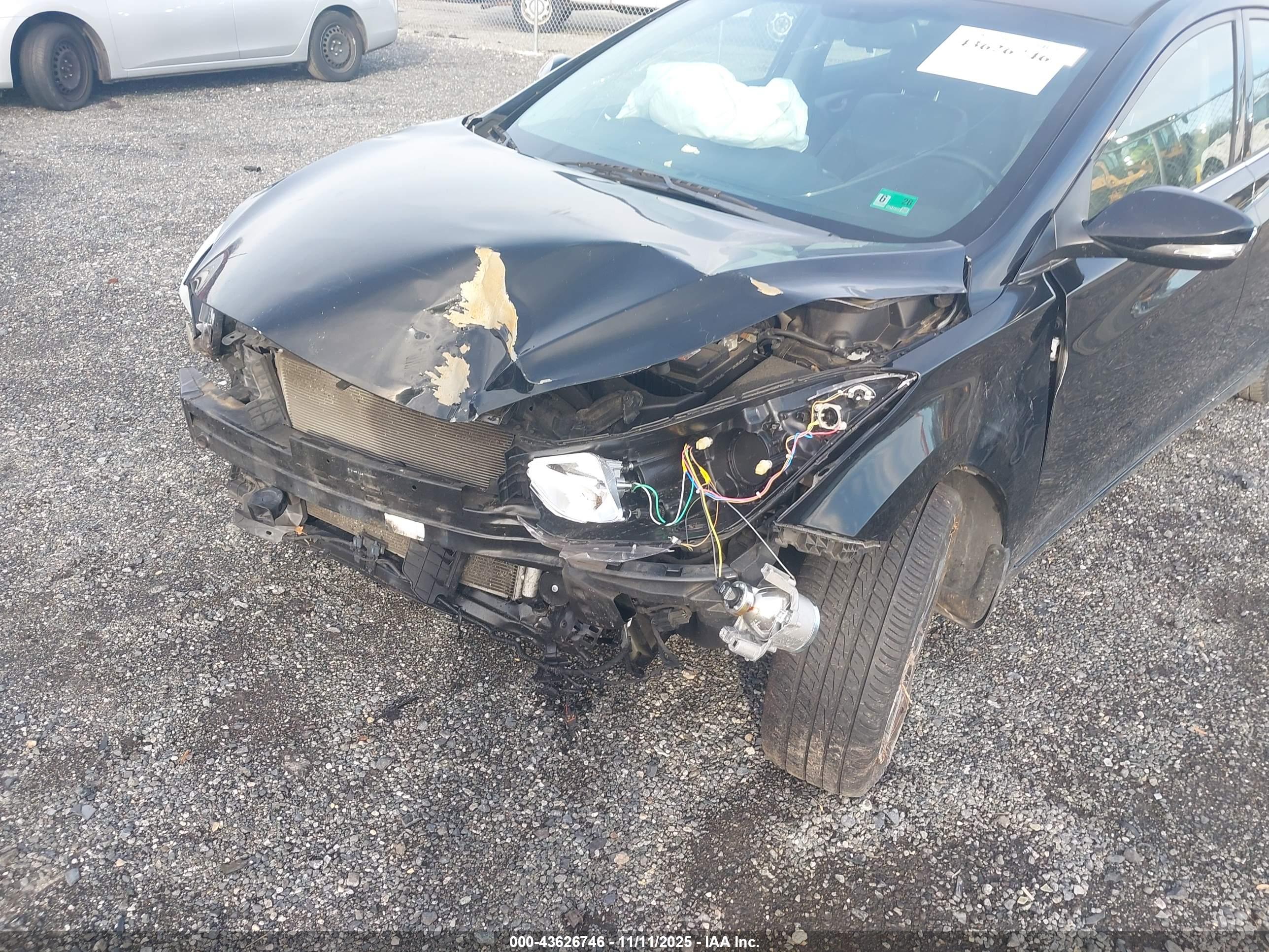 HYUNDAI ELANTRA image 6