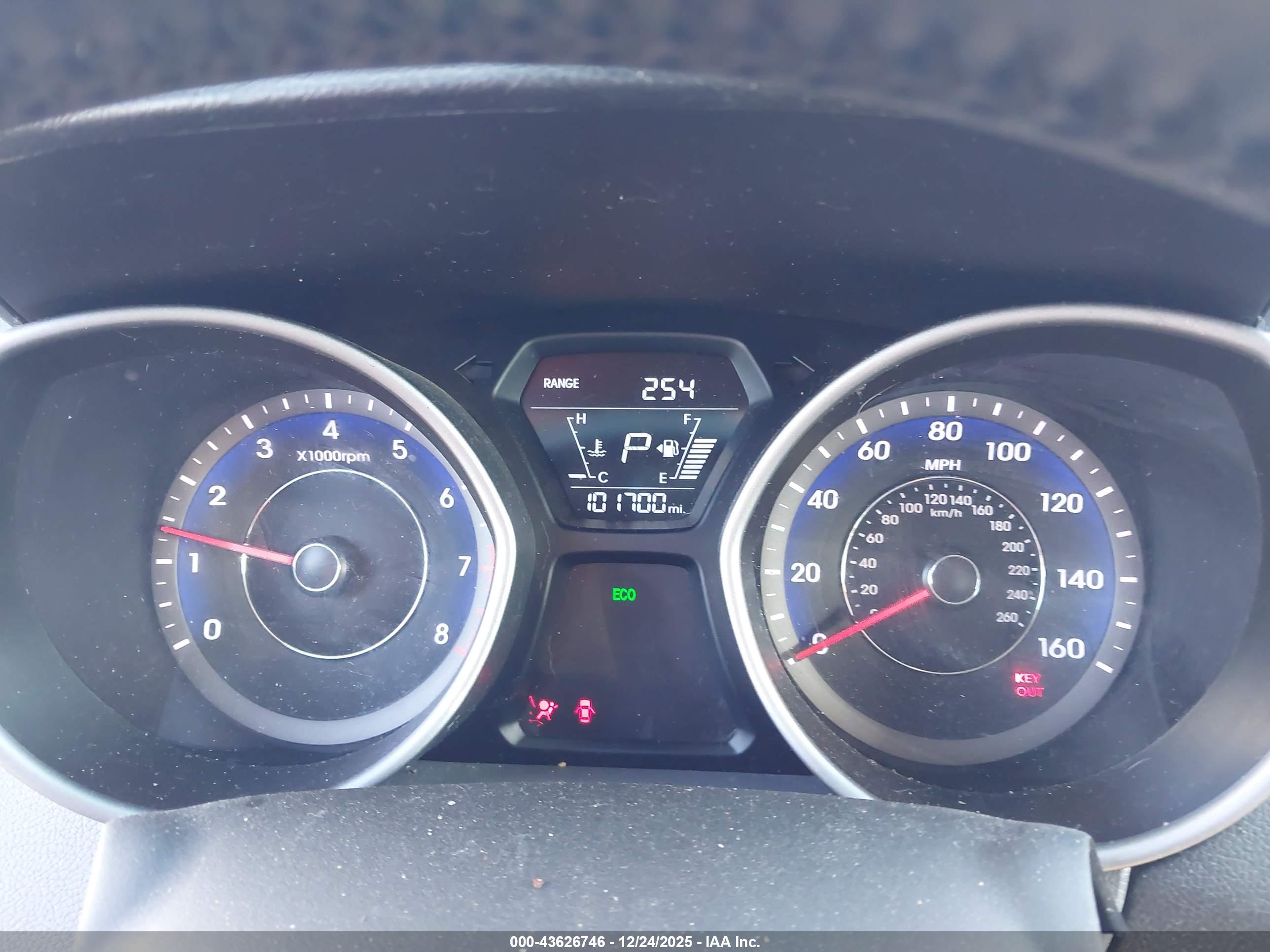HYUNDAI ELANTRA image 7