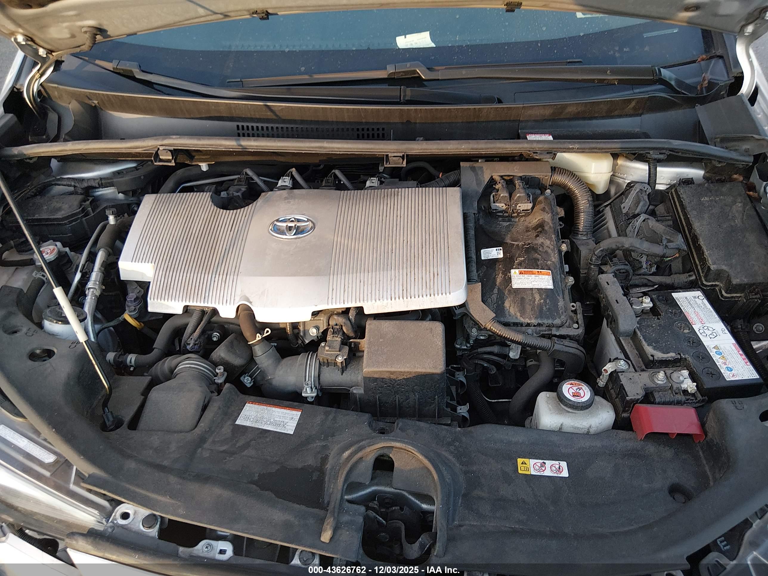 TOYOTA PRIUS image 10